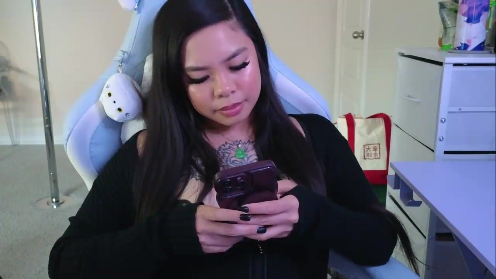 Gallery image thumbnail from dolllface's myfreecams stream on, 08/03/2026, 24:00 image 20 of 20