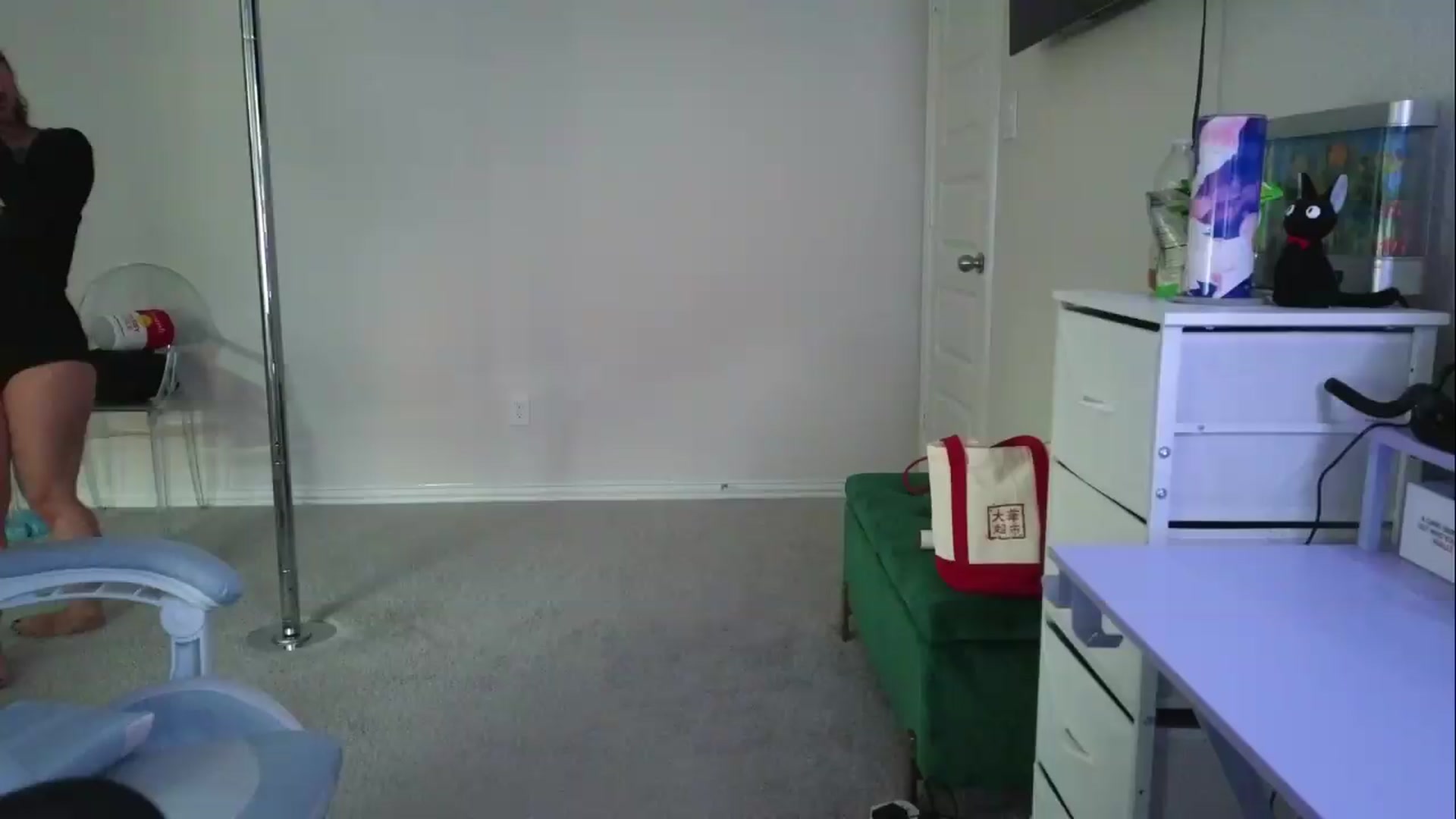 Gallery image thumbnail from dolllface's myfreecams stream on, 08/03/2026, 01:01 image 13 of 20