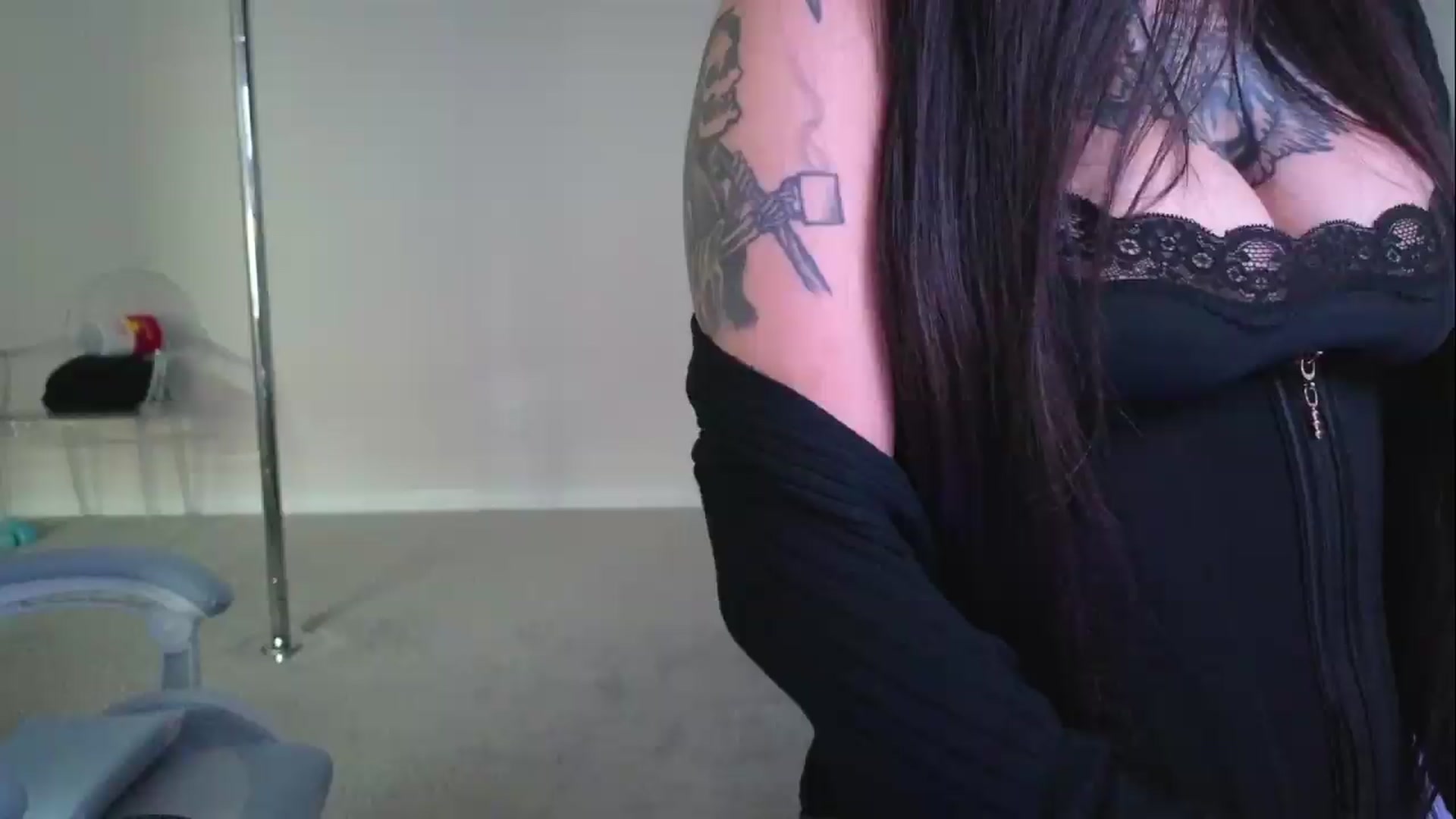 Gallery image thumbnail from dolllface's myfreecams stream on, 08/03/2026, 01:01 image 15 of 20