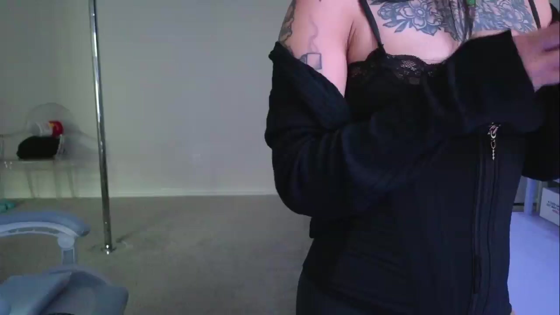 Gallery image thumbnail from dolllface's myfreecams stream on, 08/03/2026, 01:01 image 20 of 20