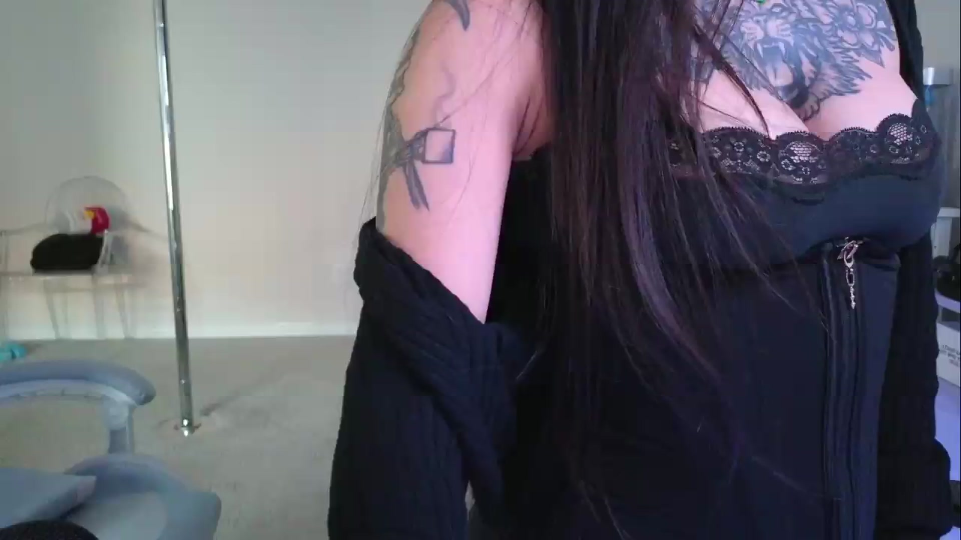 Gallery image thumbnail from dolllface's myfreecams stream on, 08/03/2026, 01:01 image 10 of 20