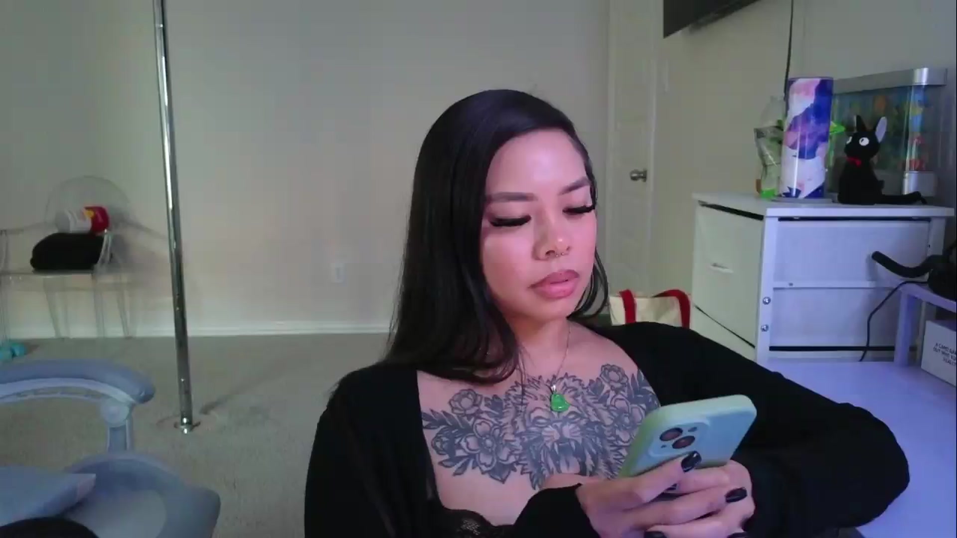 Gallery image thumbnail from dolllface's myfreecams stream on, 08/03/2026, 01:01 image 12 of 20