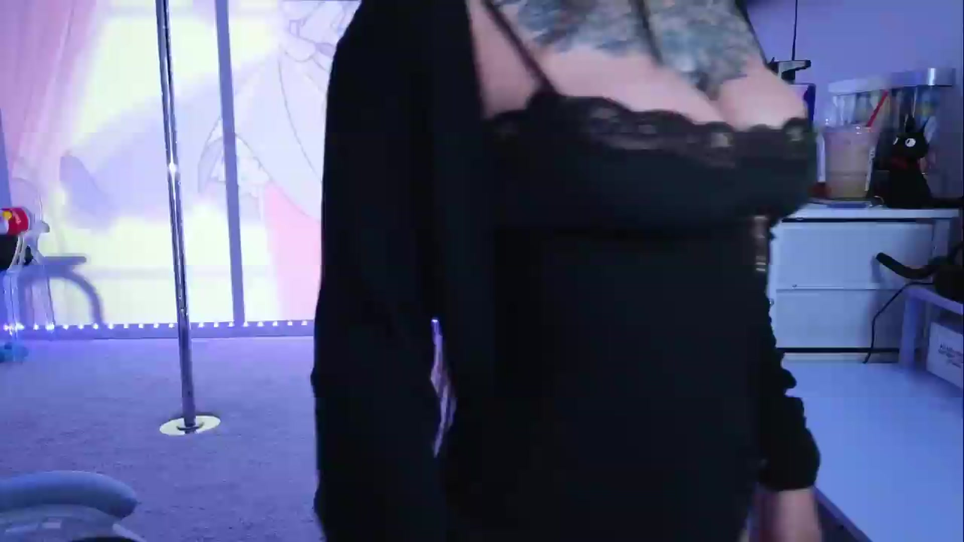 Gallery image thumbnail from dolllface's myfreecams stream on, 08/03/2026, 01:59 image 16 of 20