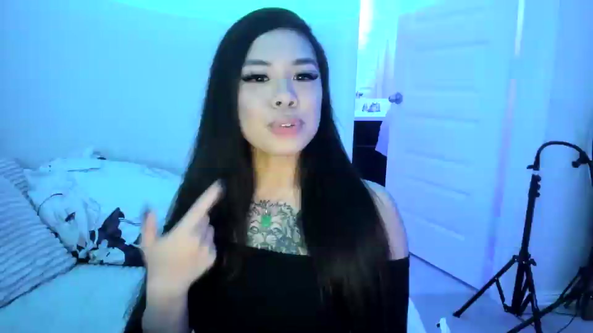 Gallery image thumbnail from dolllface's myfreecams stream on, 08/04/2026, 04:28 image 3 of 20