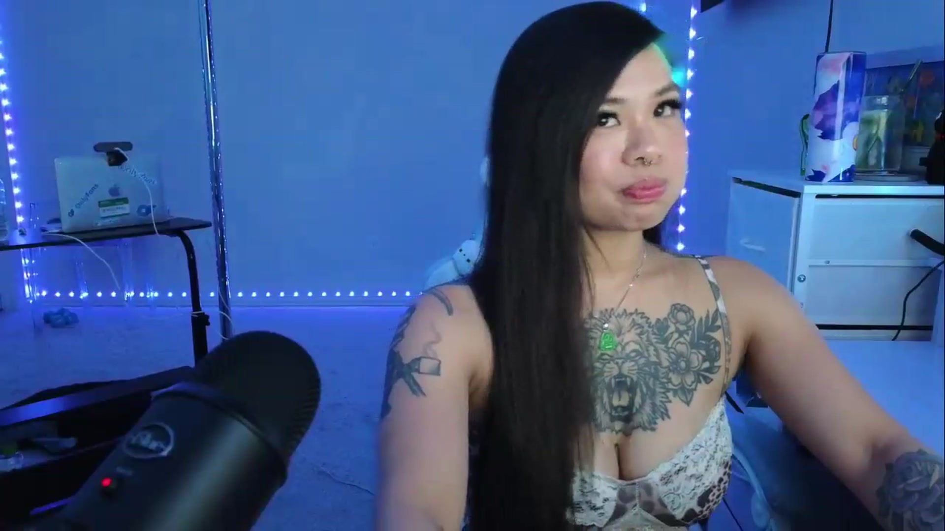 Gallery image thumbnail from dolllface's myfreecams stream on, 08/04/2026, 04:50 image 9 of 20