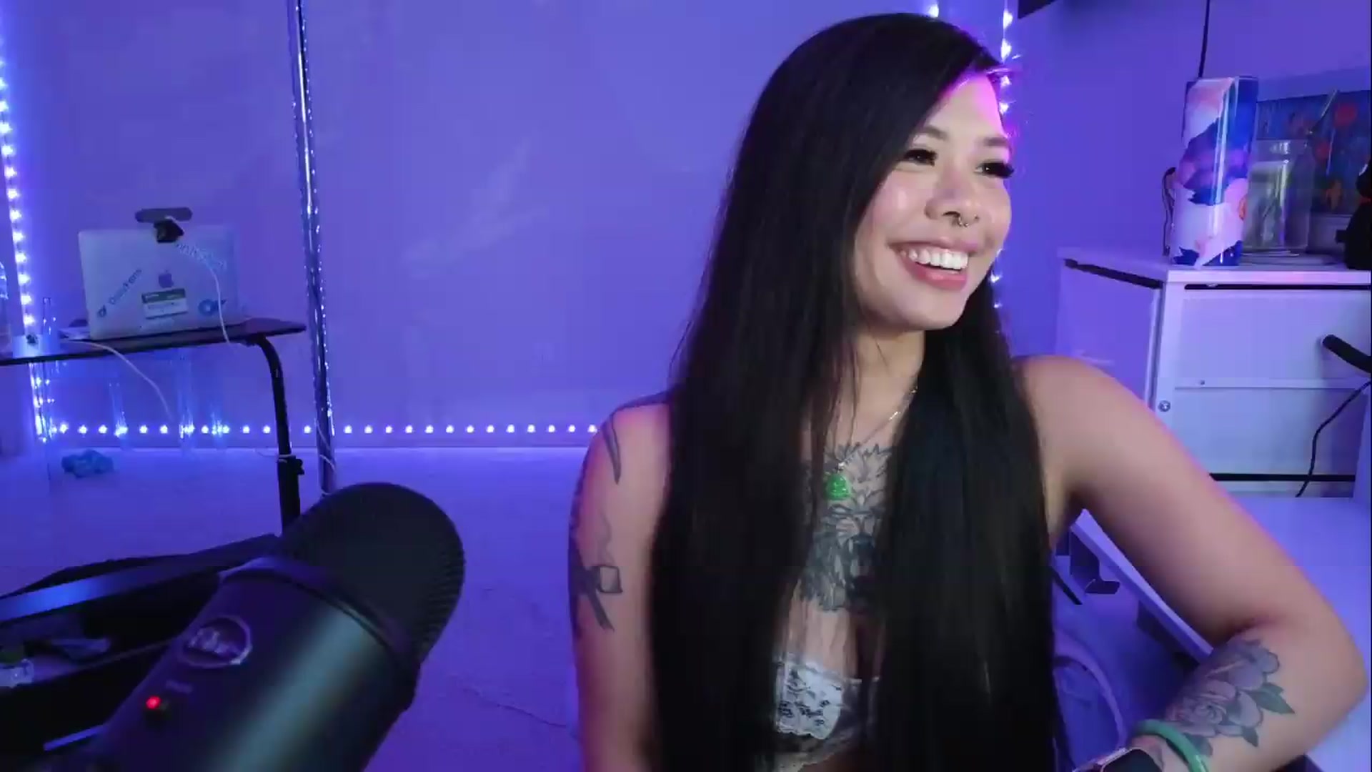 Gallery image thumbnail from dolllface's myfreecams stream on, 08/04/2026, 04:50 image 7 of 20