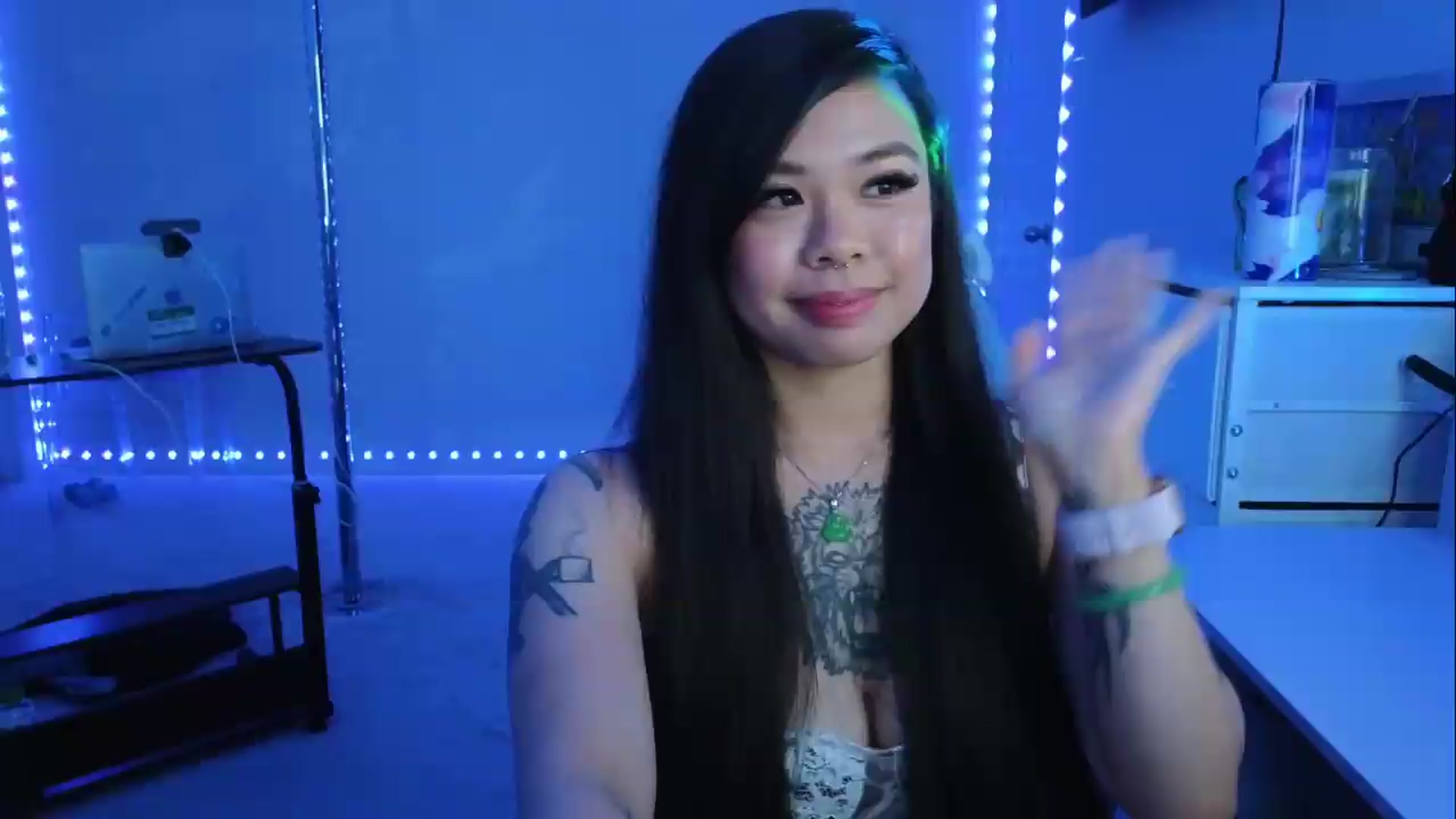 Gallery image thumbnail from dolllface's myfreecams stream on, 08/04/2026, 04:50 image 3 of 20