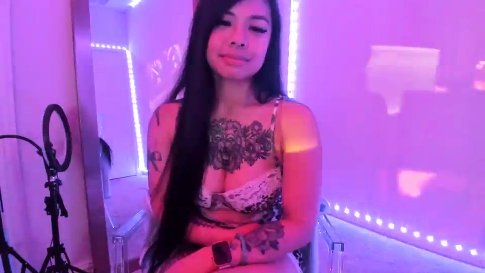 Gallery image thumbnail from dolllface's myfreecams stream on, 08/04/2026, 08:06 image 14 of 20