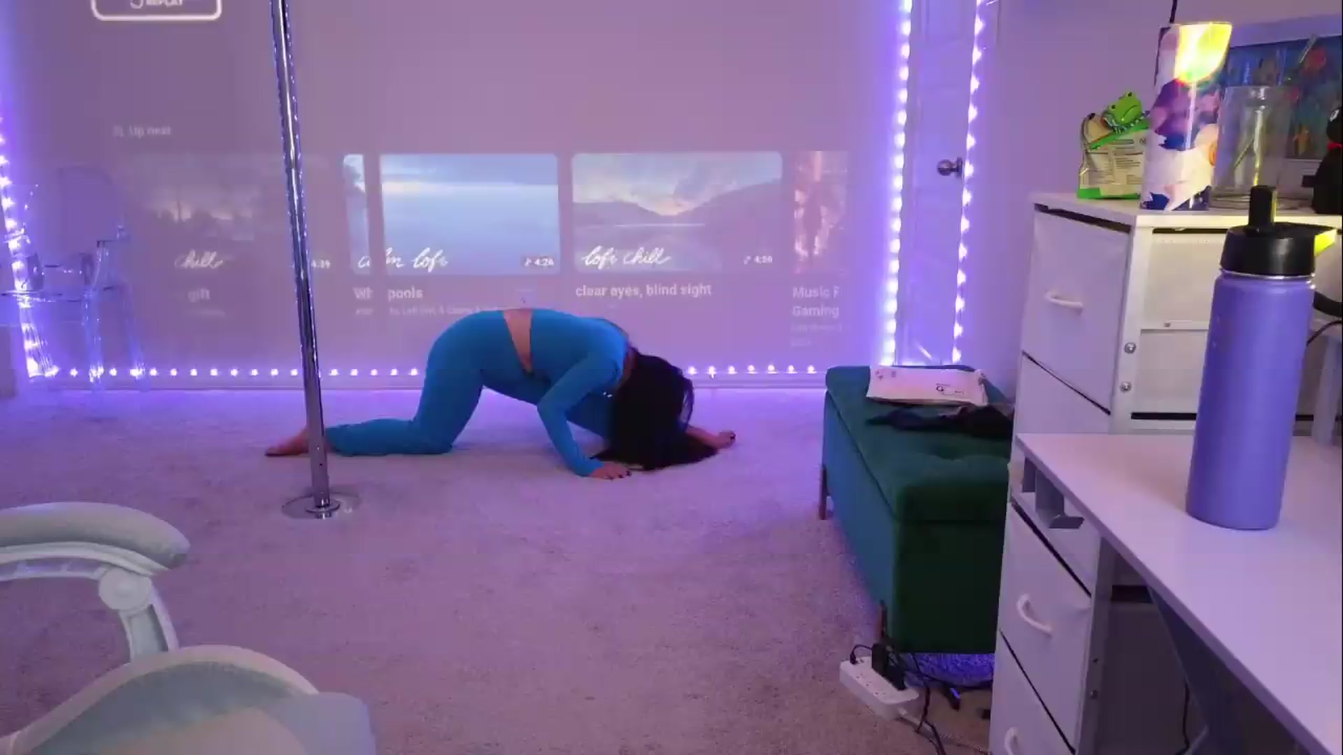 Gallery image thumbnail from dolllface's myfreecams stream on, 08/04/2026, 09:16 image 16 of 20