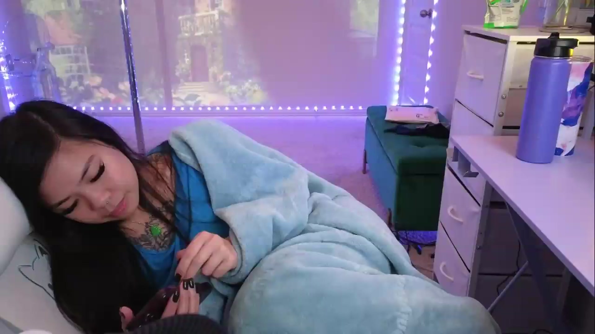 Gallery image thumbnail from dolllface's myfreecams stream on, 08/04/2026, 11:36 image 11 of 20