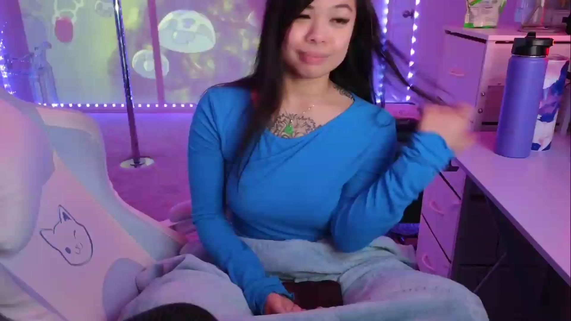 Gallery image thumbnail from dolllface's myfreecams stream on, 08/04/2026, 11:36 image 16 of 20