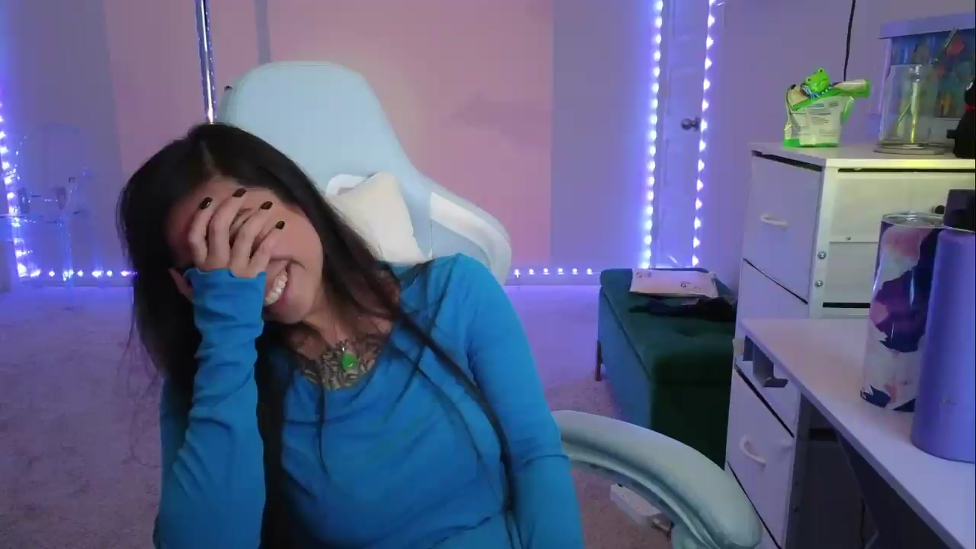Gallery image thumbnail from dolllface's myfreecams stream on, 08/04/2026, 11:36 image 2 of 20