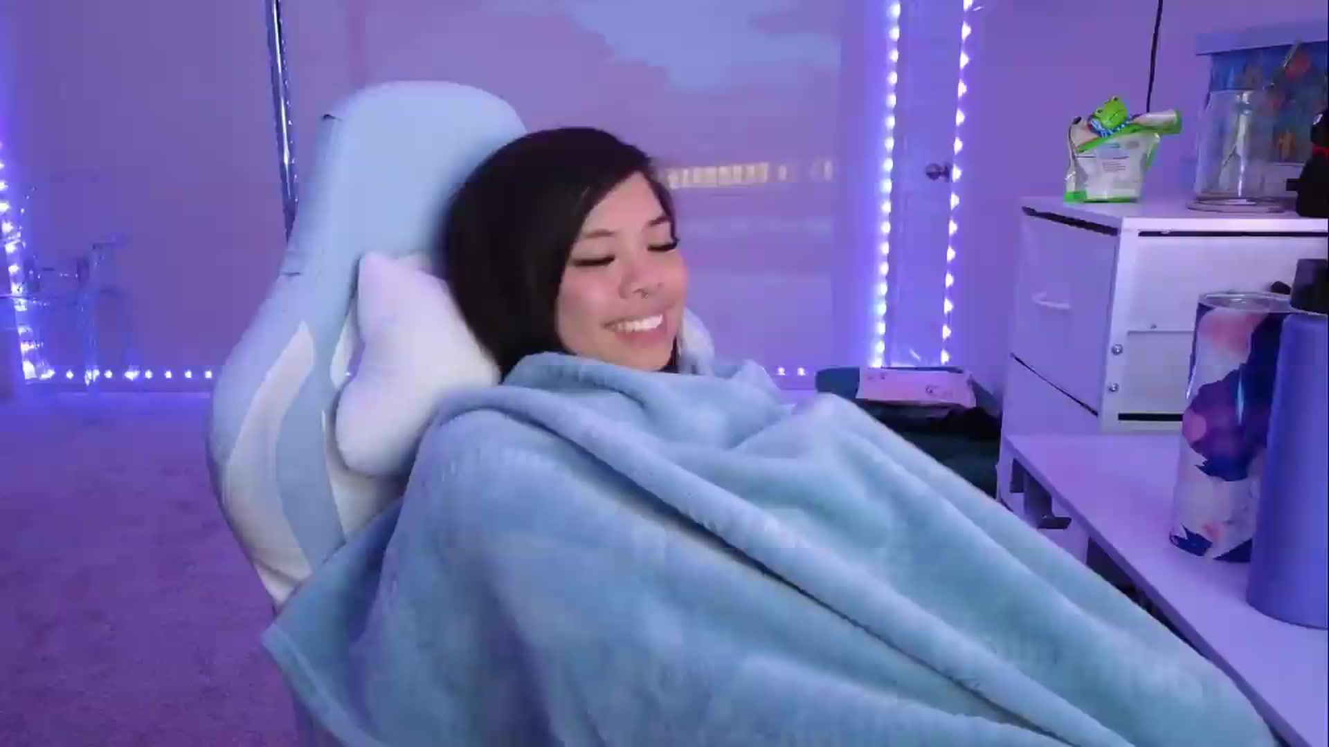 Gallery image thumbnail from dolllface's myfreecams stream on, 08/04/2026, 11:36 image 5 of 20