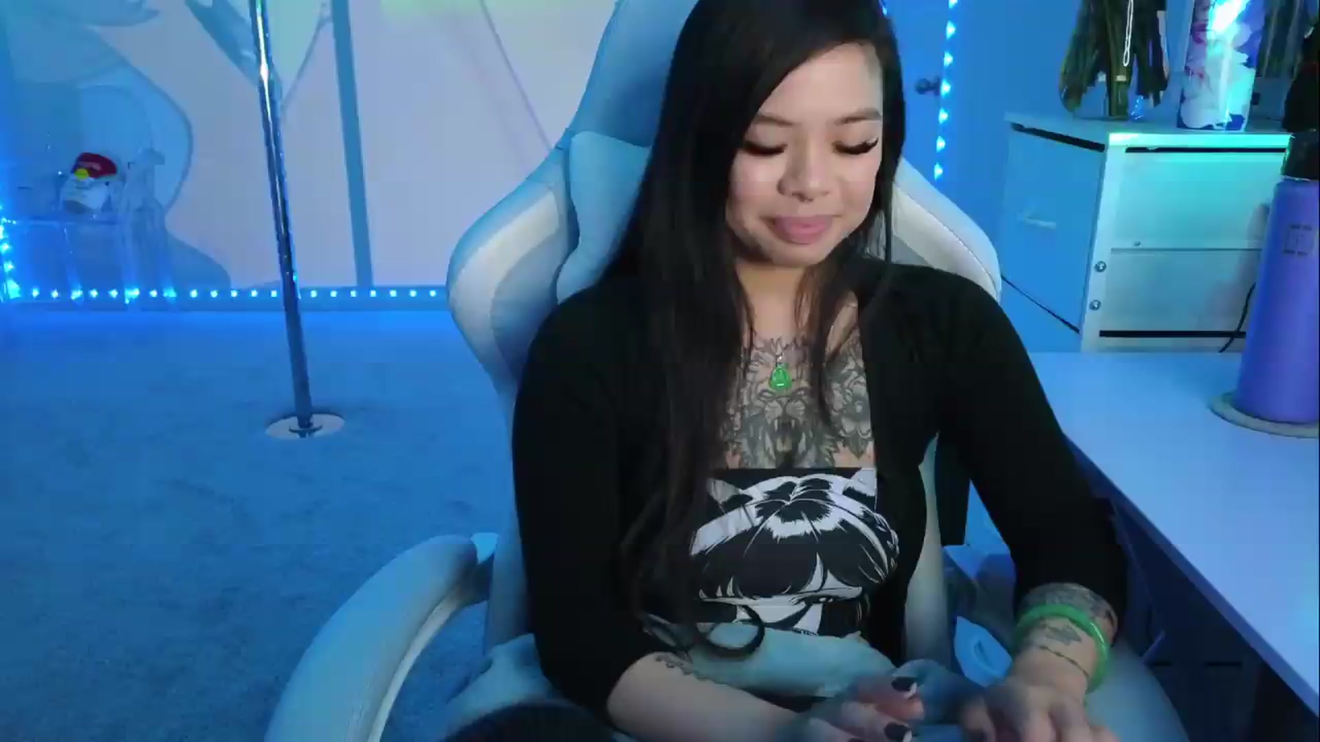 Gallery image thumbnail from dolllface's myfreecams stream on, 08/05/2026, 09:43 image 9 of 20