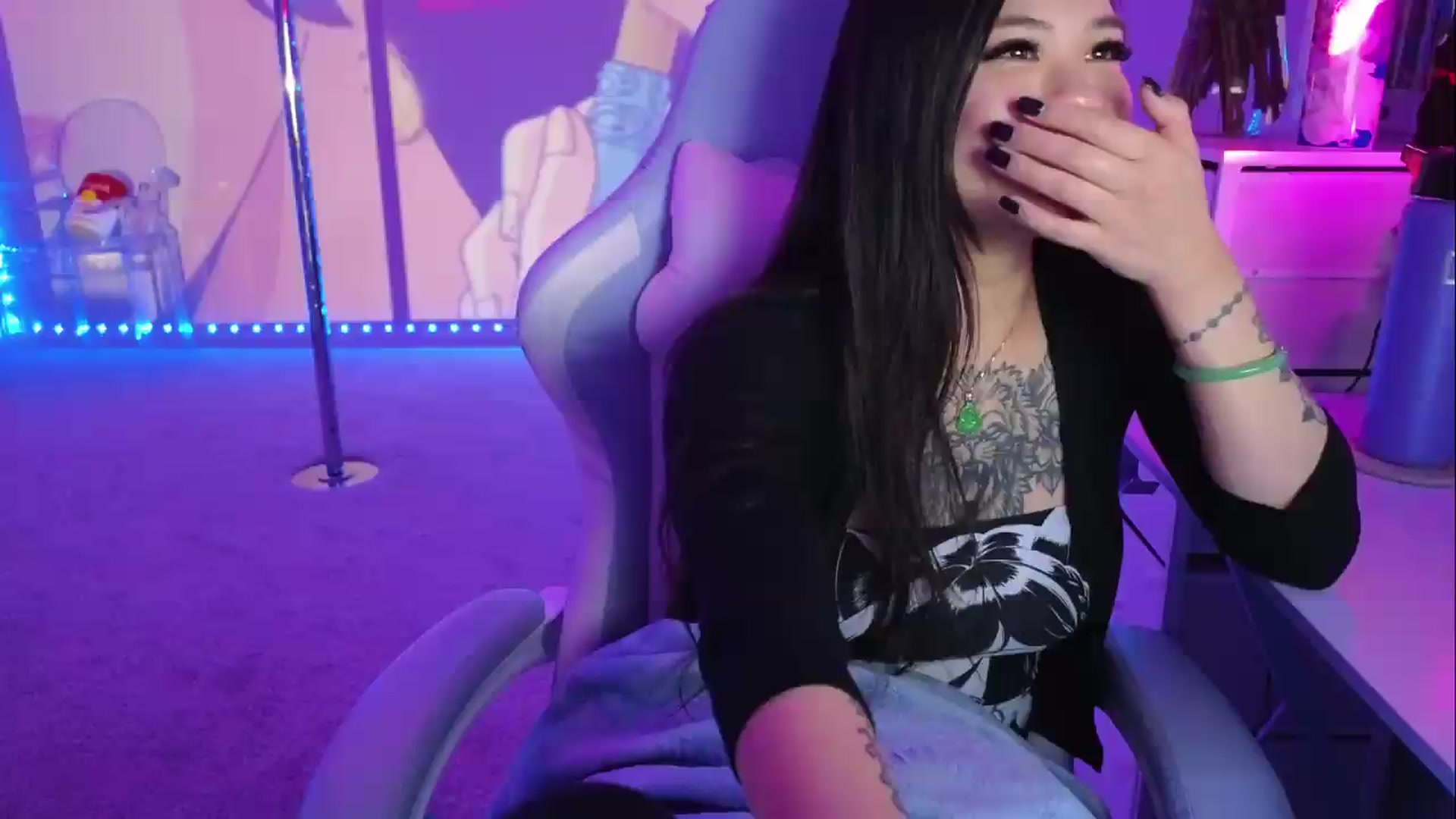Gallery image thumbnail from dolllface's myfreecams stream on, 08/05/2026, 09:43 image 15 of 20