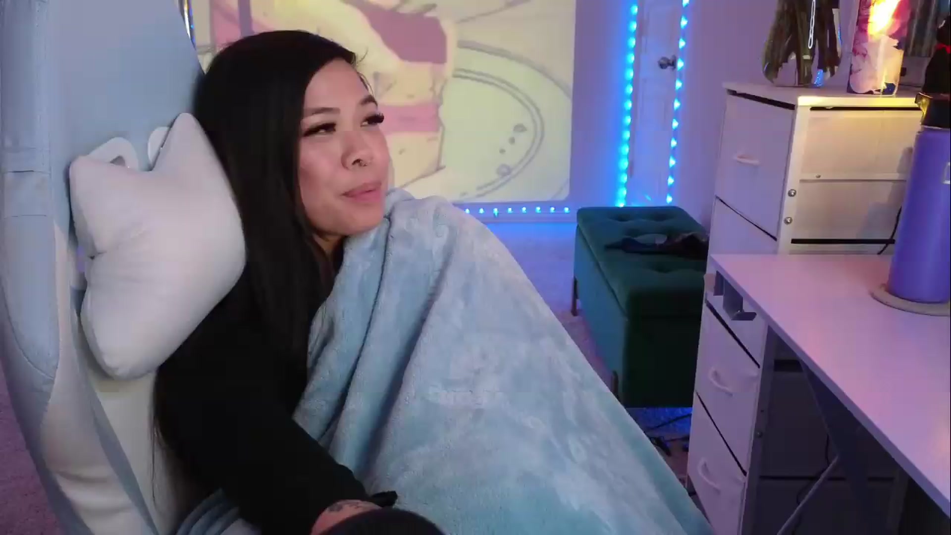 Gallery image thumbnail from dolllface's myfreecams stream on, 08/05/2026, 09:43 image 11 of 20