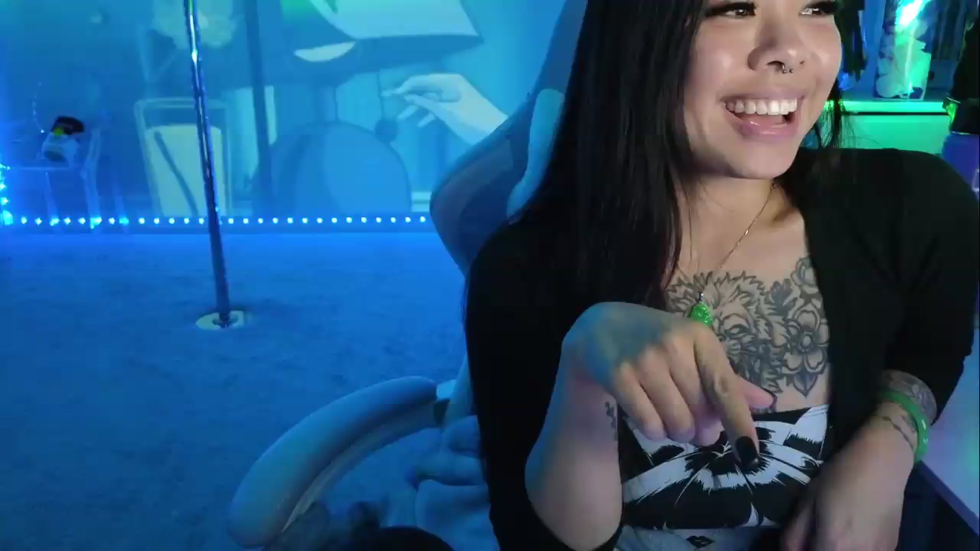 Gallery image thumbnail from dolllface's myfreecams stream on, 08/05/2026, 09:43 image 16 of 20
