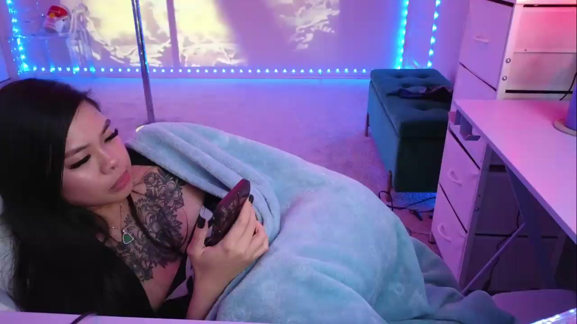 Gallery image thumbnail from dolllface's myfreecams stream on, 08/05/2026, 09:43 image 1 of 20