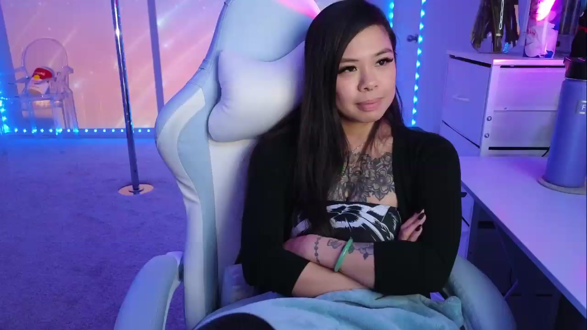 Gallery image thumbnail from dolllface's myfreecams stream on, 08/05/2026, 09:43 image 10 of 20