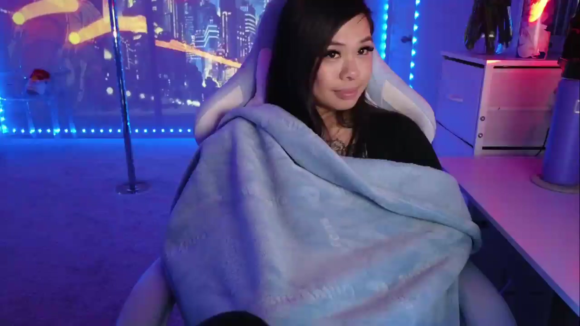 Gallery image thumbnail from dolllface's myfreecams stream on, 08/05/2026, 09:43 image 20 of 20