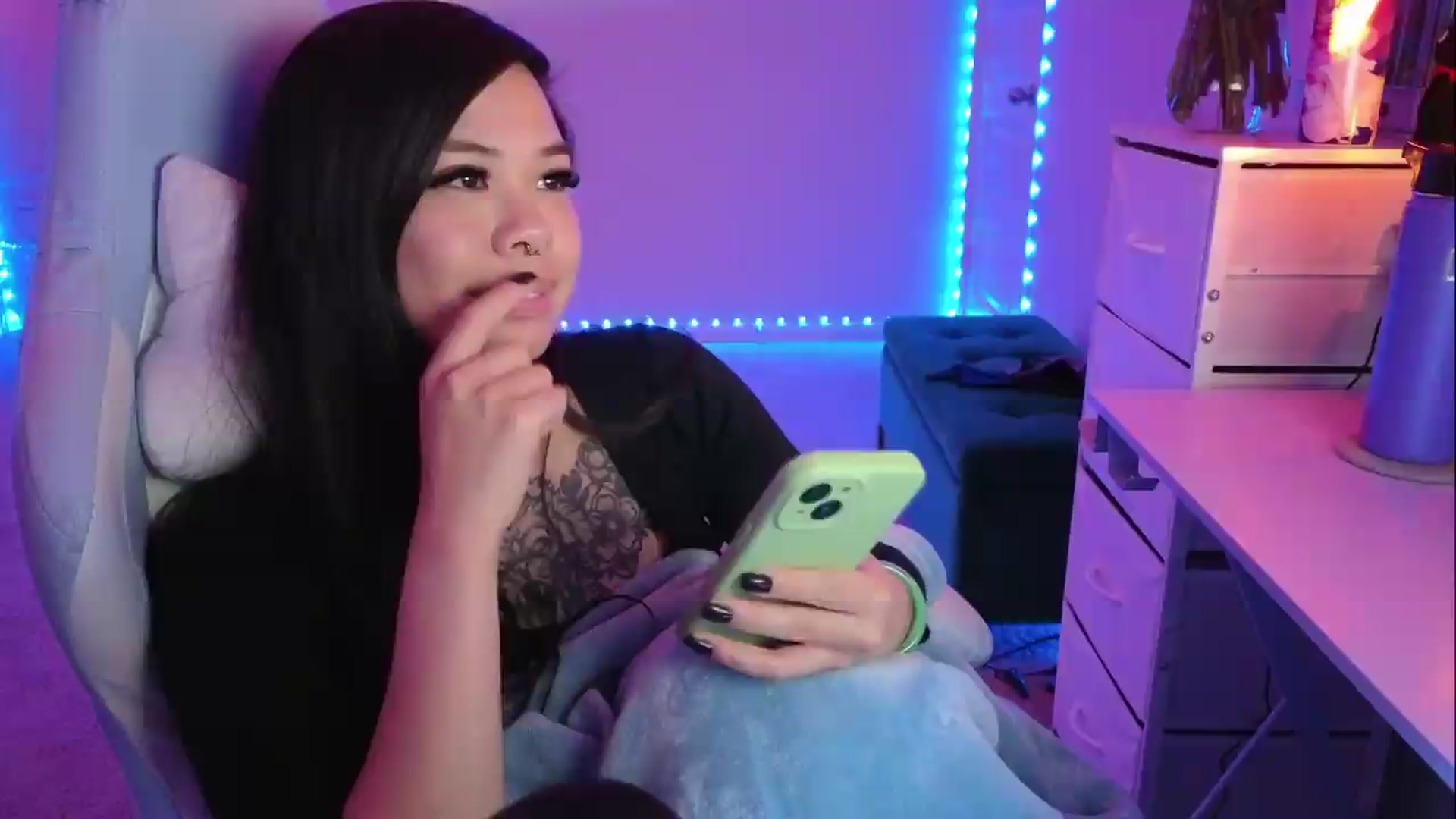 Gallery image thumbnail from dolllface's myfreecams stream on, 08/05/2026, 10:26 image 18 of 20
