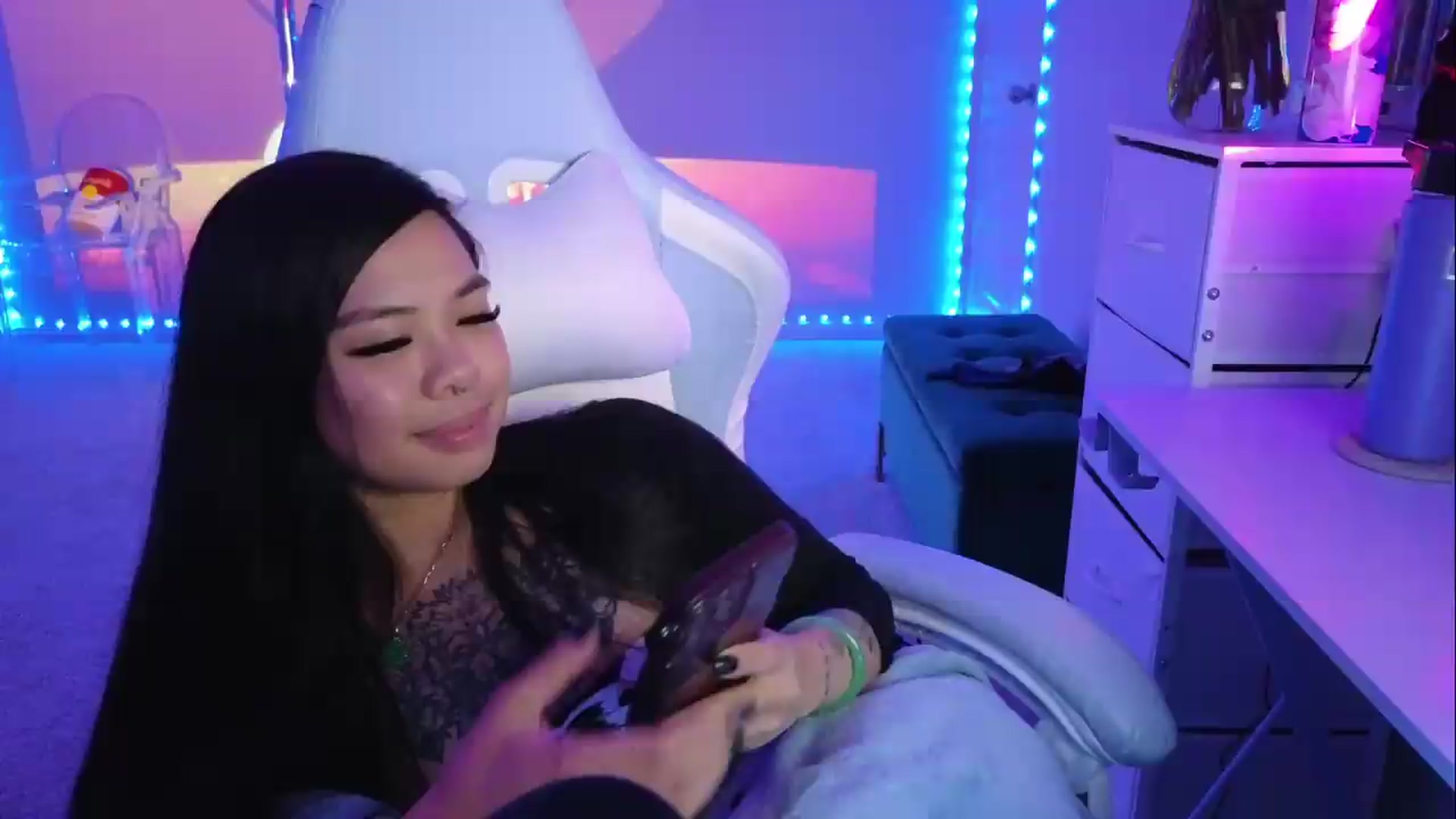 Gallery image thumbnail from dolllface's myfreecams stream on, 08/05/2026, 10:26 image 5 of 20