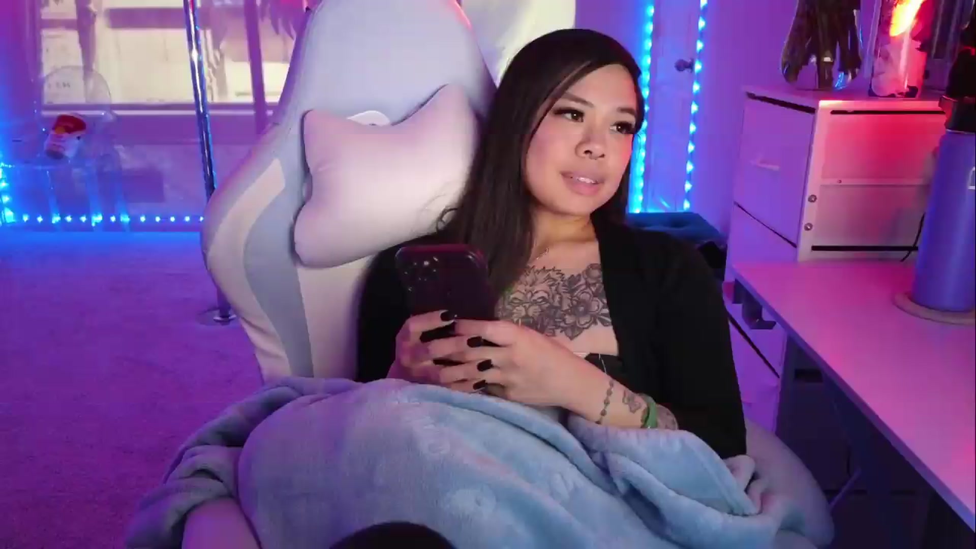 Gallery image thumbnail from dolllface's myfreecams stream on, 08/05/2026, 10:26 image 6 of 20