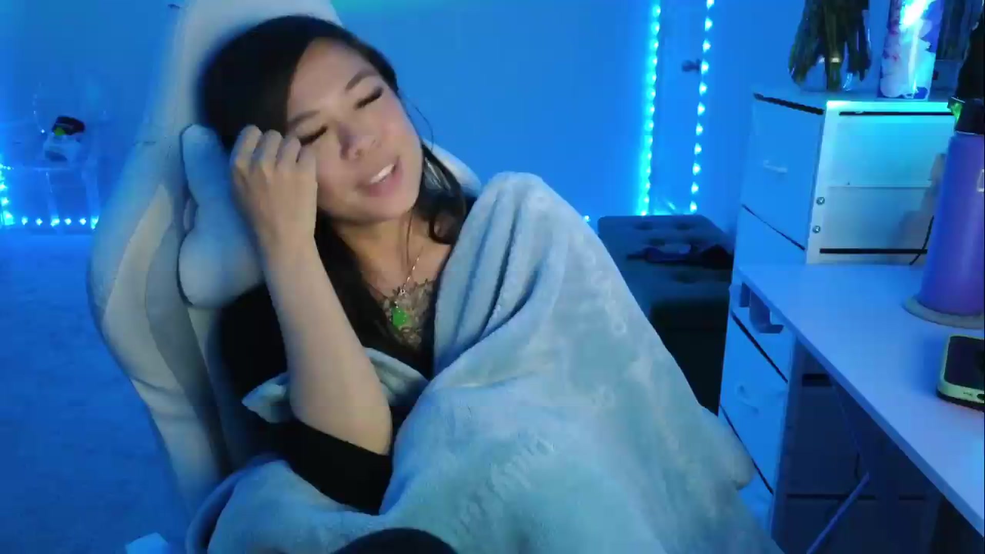 Gallery image thumbnail from dolllface's myfreecams stream on, 08/05/2026, 10:26 image 14 of 20