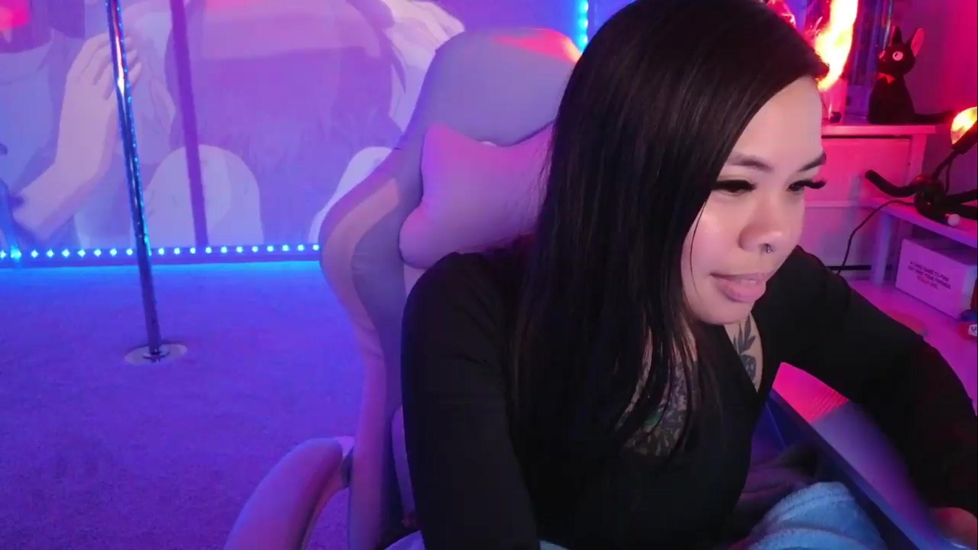 Gallery image thumbnail from dolllface's myfreecams stream on, 08/06/2026, 11:34 image 12 of 20