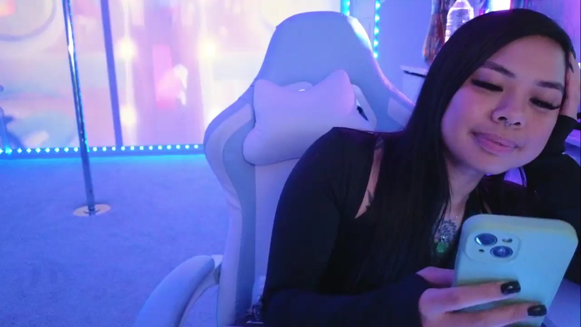 Gallery image thumbnail from dolllface's myfreecams stream on, 08/06/2026, 11:34 image 19 of 20