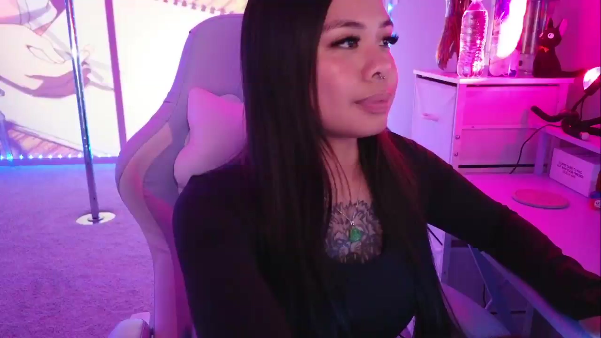 Gallery image thumbnail from dolllface's myfreecams stream on, 08/06/2026, 11:34 image 7 of 20