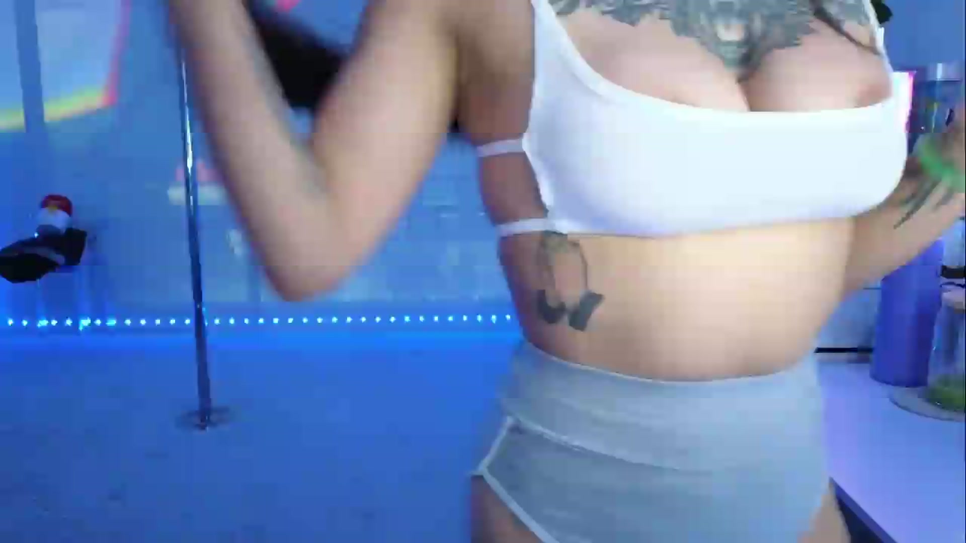 Gallery image thumbnail from dolllface's myfreecams stream on, 08/07/2026, 03:19 image 11 of 20