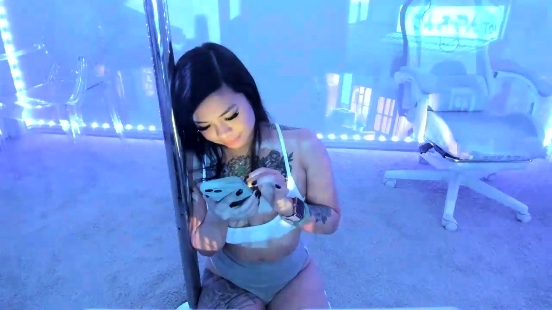 Gallery image thumbnail from dolllface's myfreecams stream on, 08/07/2026, 11:26 image 14 of 20