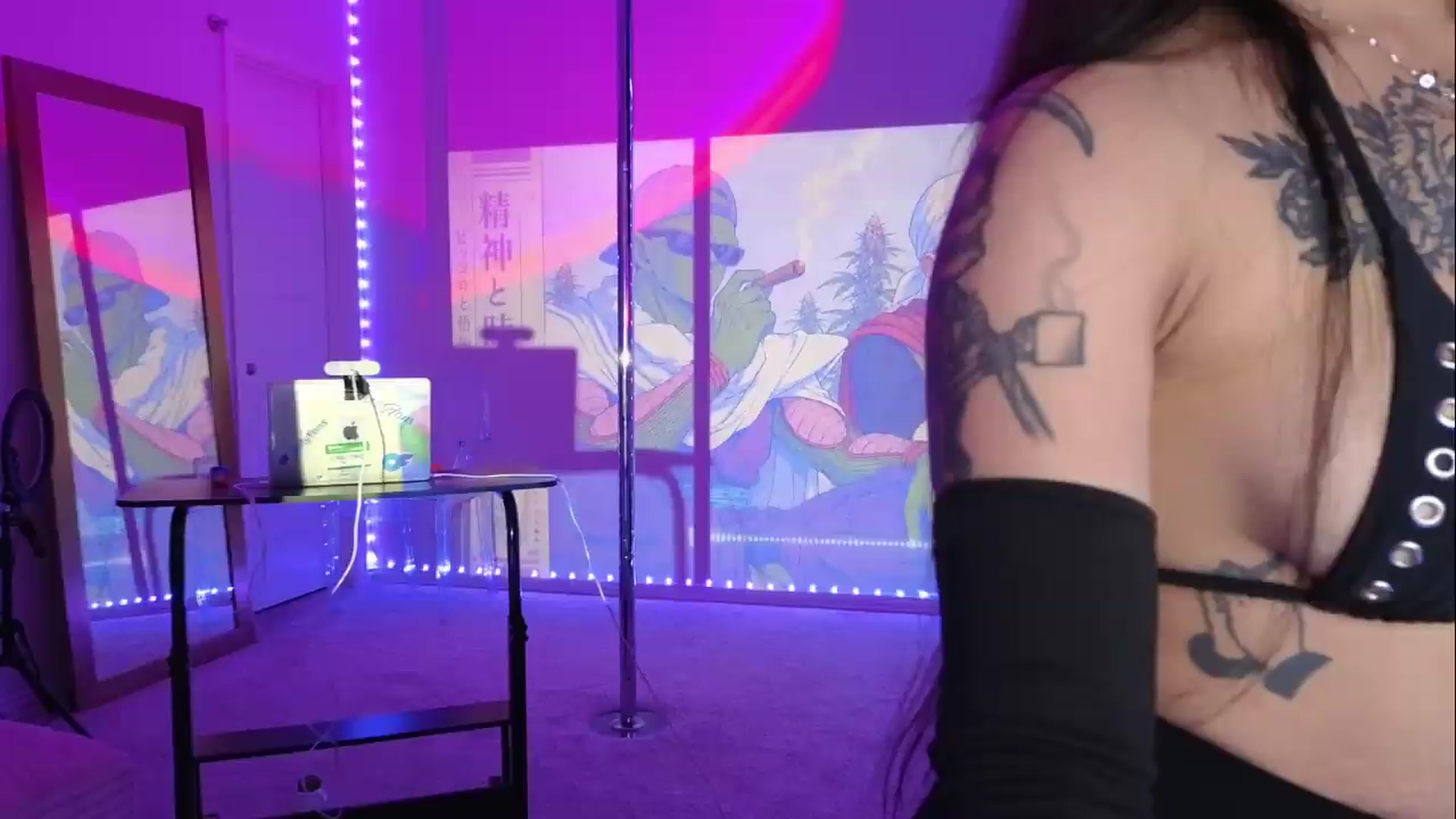 Gallery image thumbnail from dolllface's myfreecams stream on, 08/09/2026, 03:35 image 4 of 20