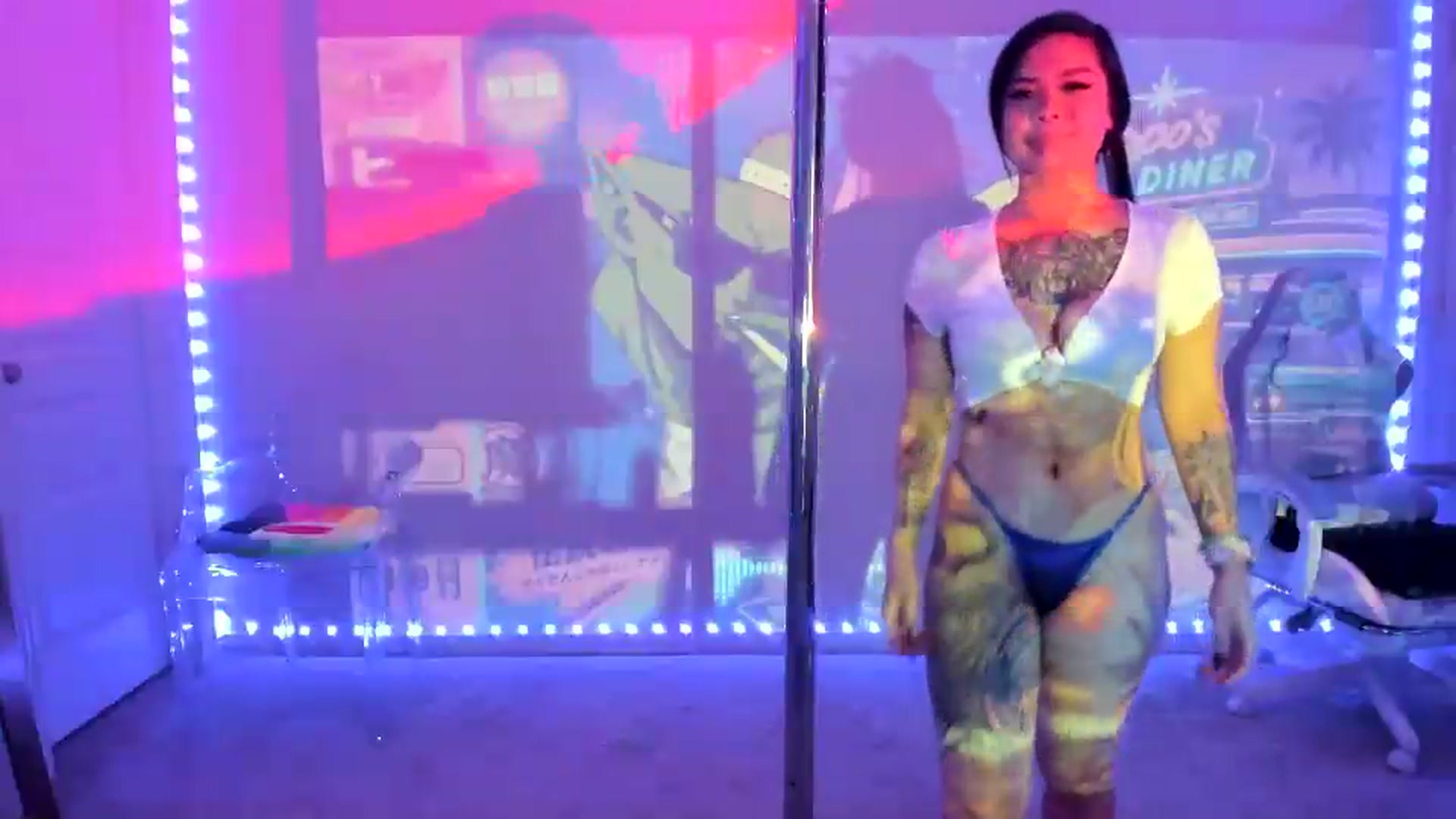 Gallery image thumbnail from dolllface's myfreecams stream on, 08/10/2026, 10:12 image 4 of 20