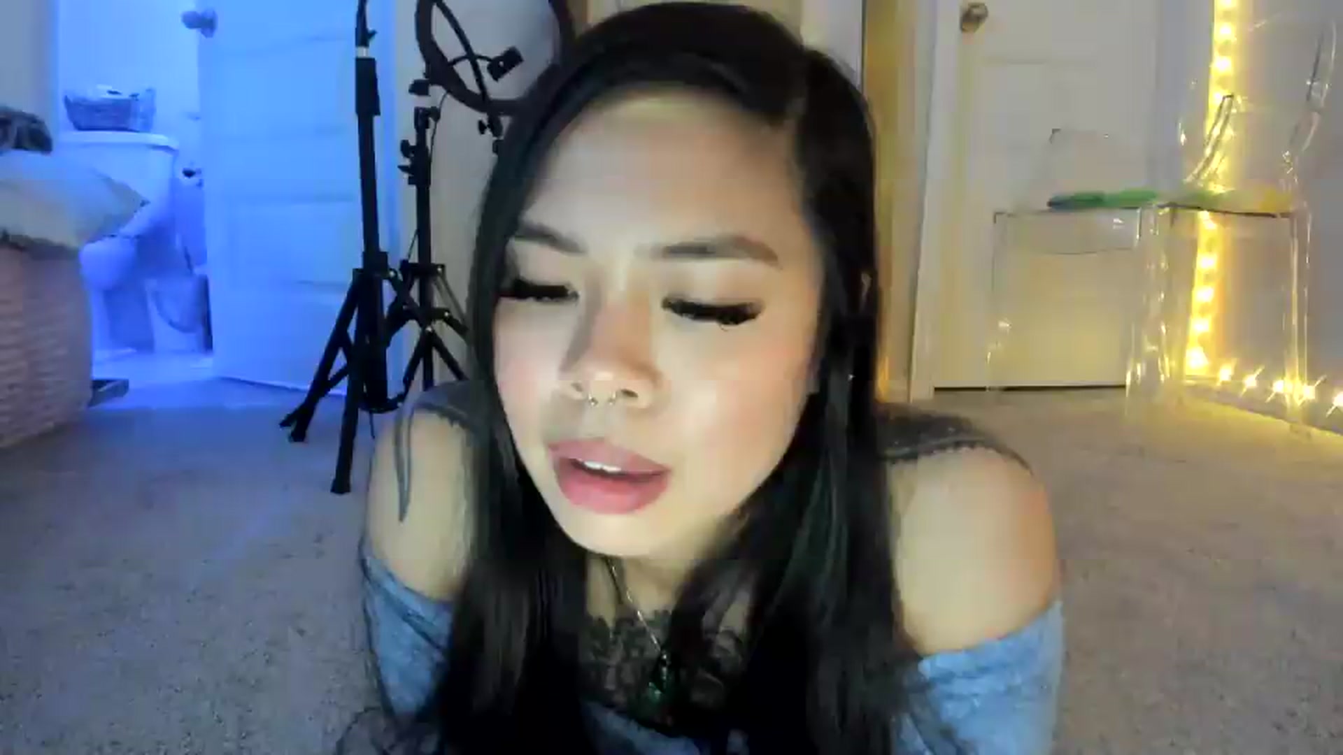 Gallery image thumbnail from dolllface's myfreecams stream on, 08/11/2026, 05:43 image 16 of 20