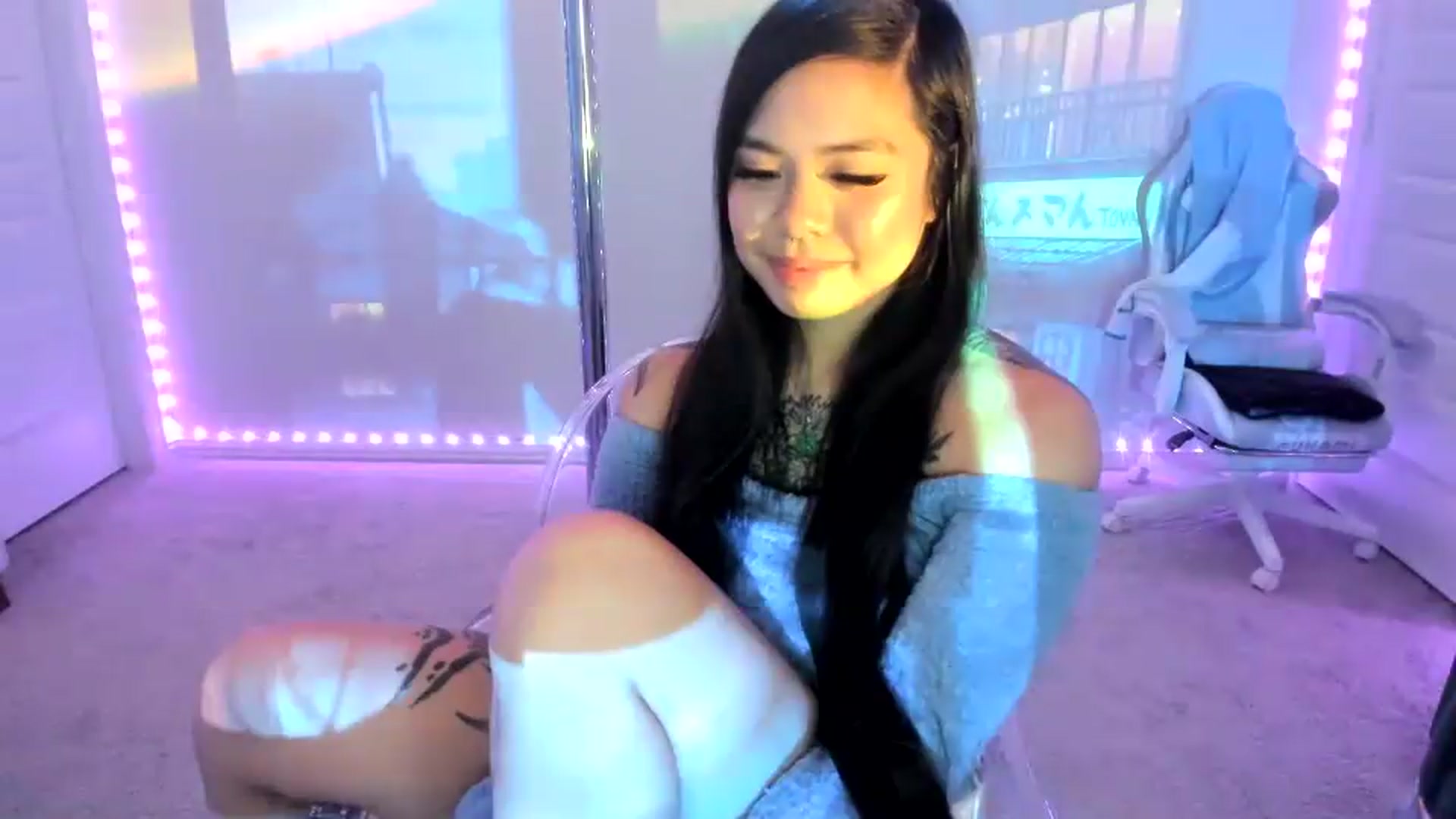 Gallery image thumbnail from dolllface's myfreecams stream on, 08/11/2026, 12:25 image 12 of 20