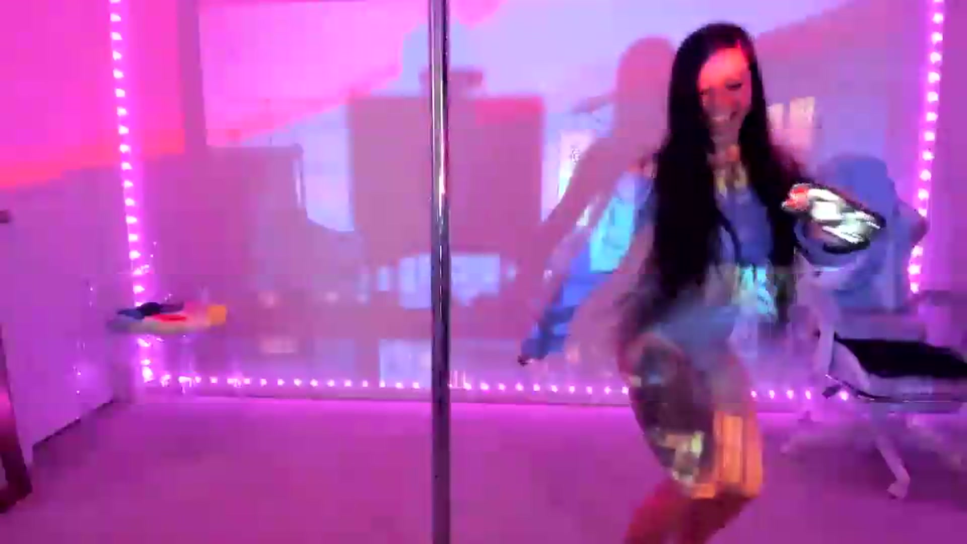 Gallery image thumbnail from dolllface's myfreecams stream on, 08/11/2026, 12:25 image 19 of 20