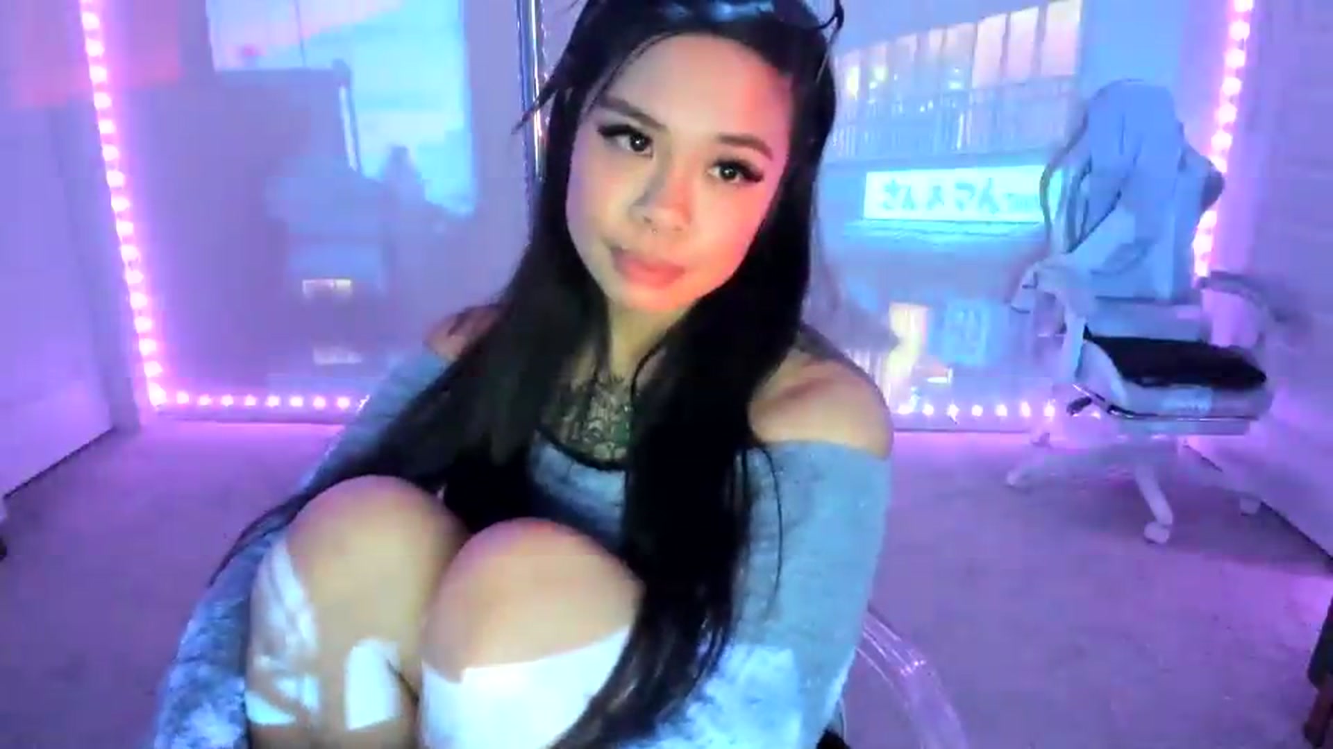 Gallery image thumbnail from dolllface's myfreecams stream on, 08/11/2026, 12:25 image 4 of 20