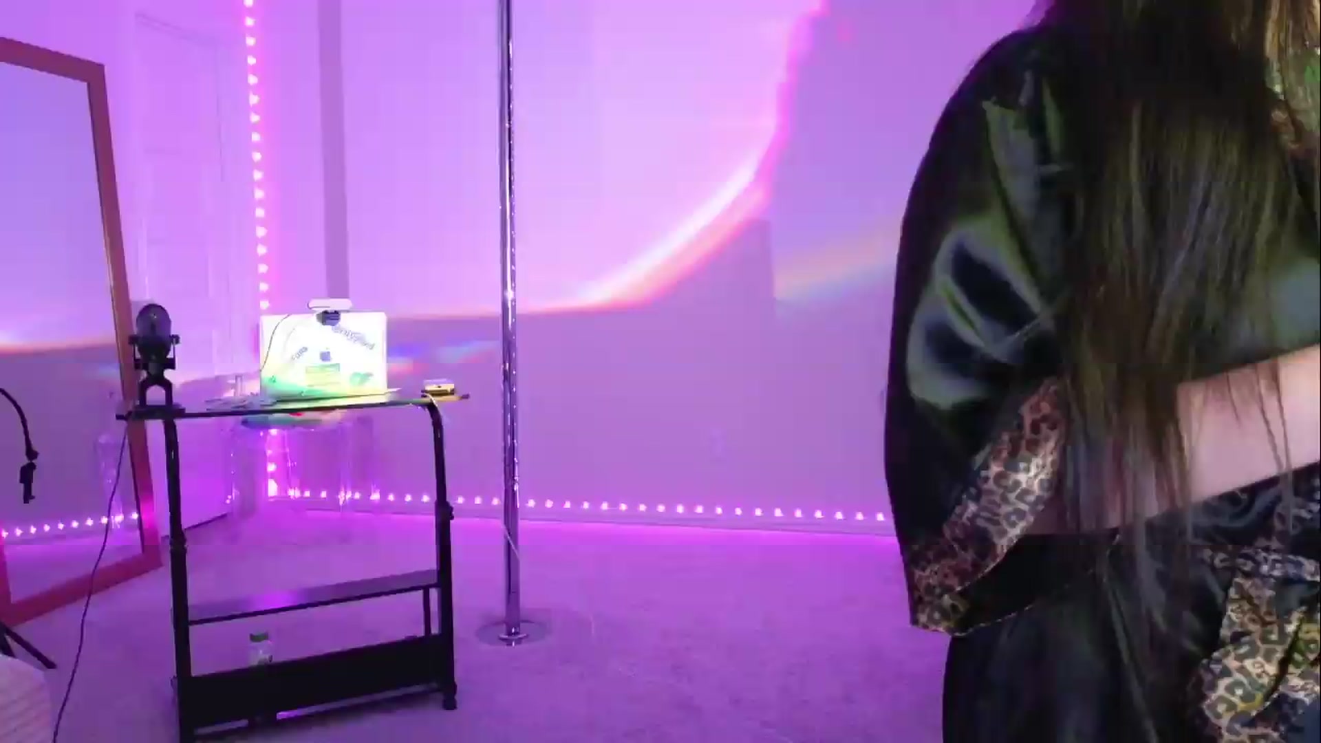 Gallery image thumbnail from dolllface's myfreecams stream on, 08/12/2026, 02:09 image 19 of 20