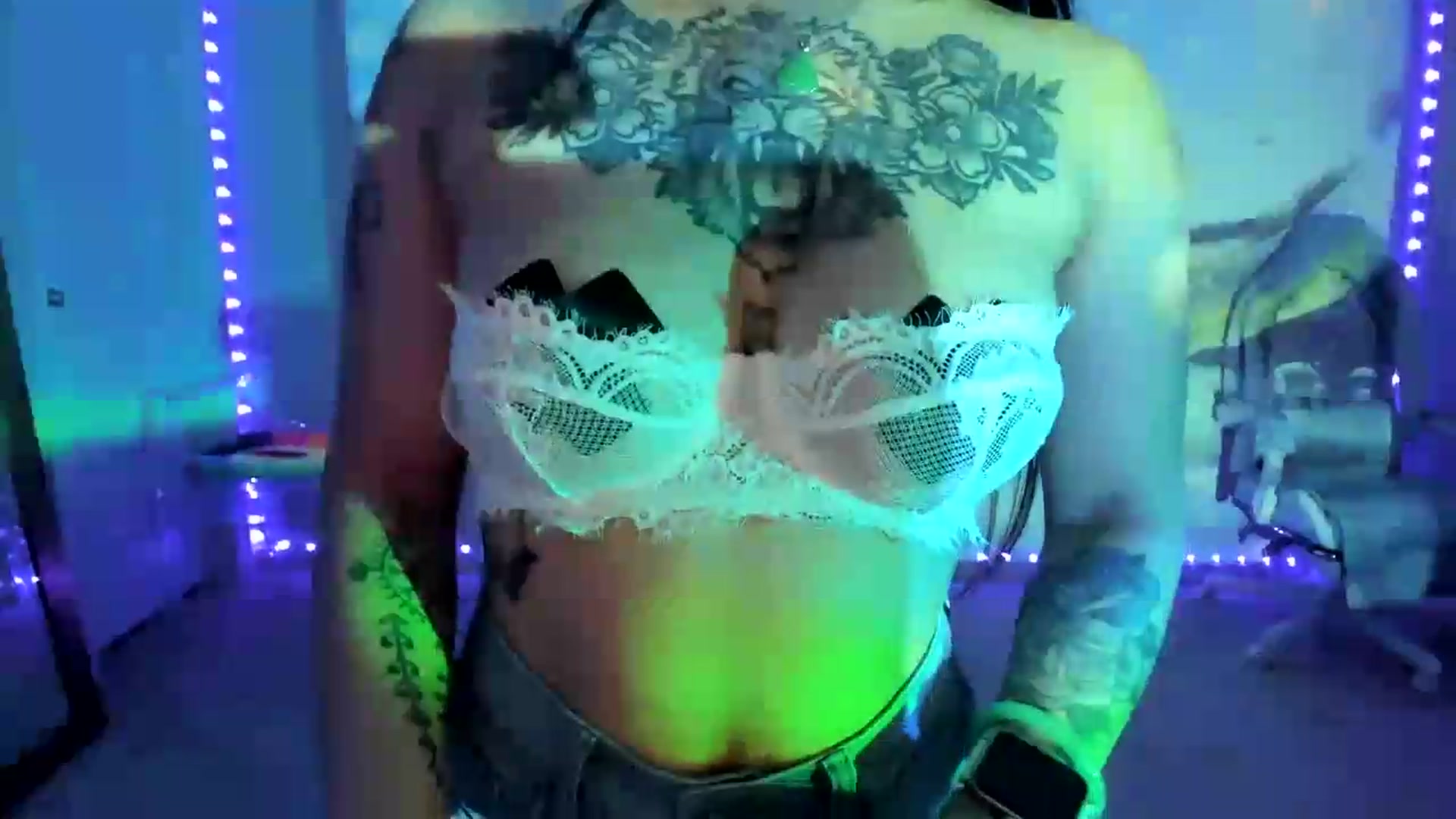 Gallery image thumbnail from dolllface's myfreecams stream on, 08/12/2026, 03:23 image 13 of 20