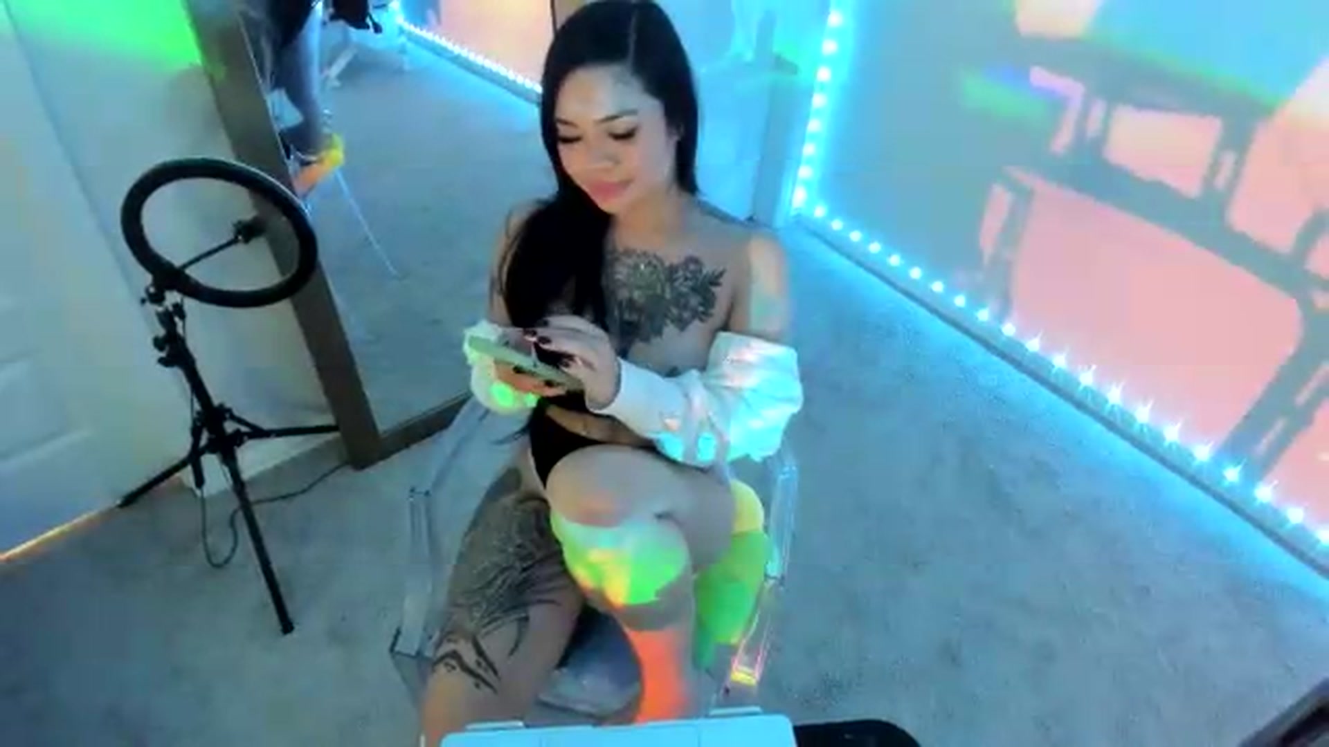 Gallery image thumbnail from dolllface's myfreecams stream on, 08/13/2026, 13:35 image 16 of 20