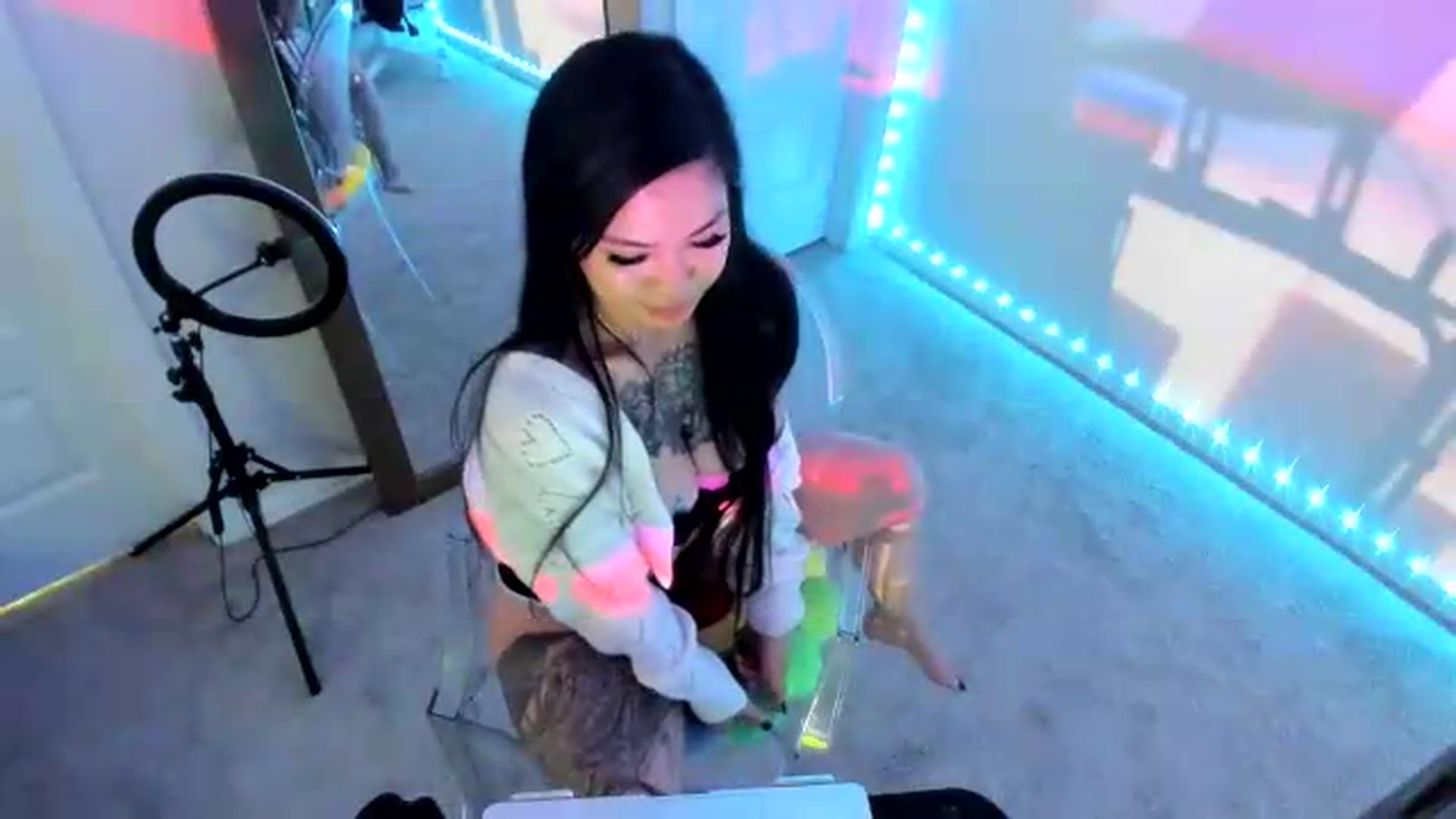 Gallery image thumbnail from dolllface's myfreecams stream on, 08/13/2026, 13:35 image 14 of 20