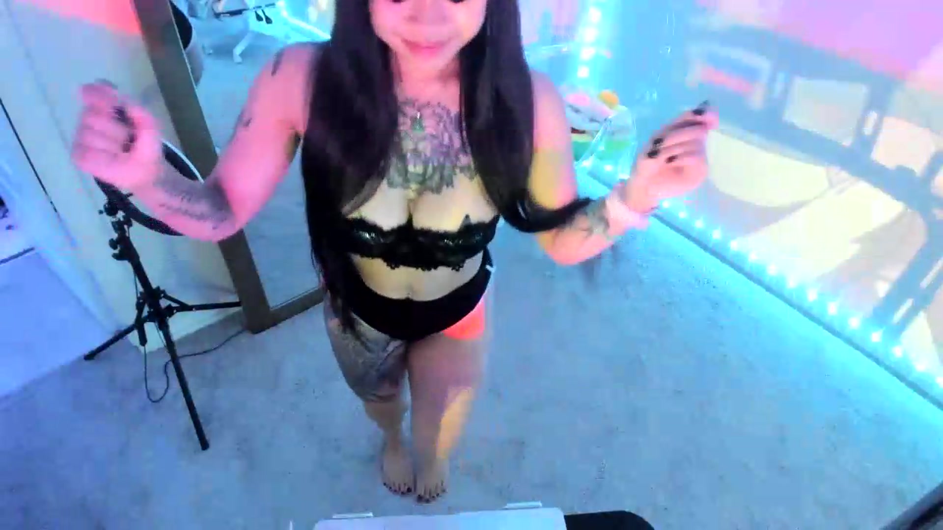 Gallery image thumbnail from dolllface's myfreecams stream on, 08/13/2026, 13:35 image 3 of 20