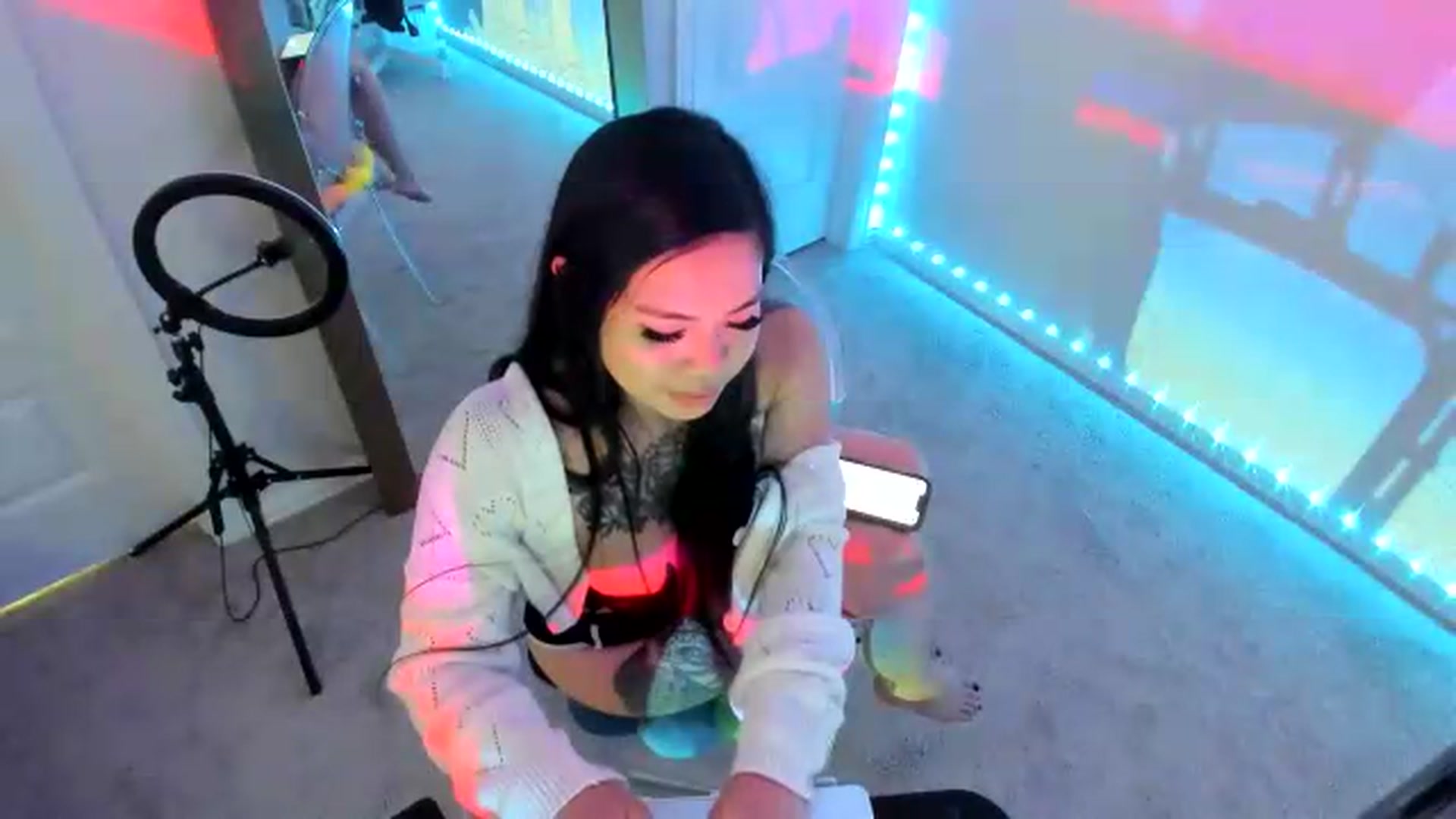 Gallery image thumbnail from dolllface's myfreecams stream on, 08/13/2026, 13:35 image 15 of 20