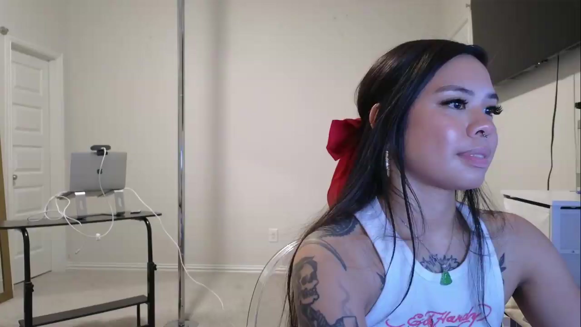 Gallery image thumbnail from dolllface's myfreecams stream on, 08/15/2026, 01:58 image 2 of 20