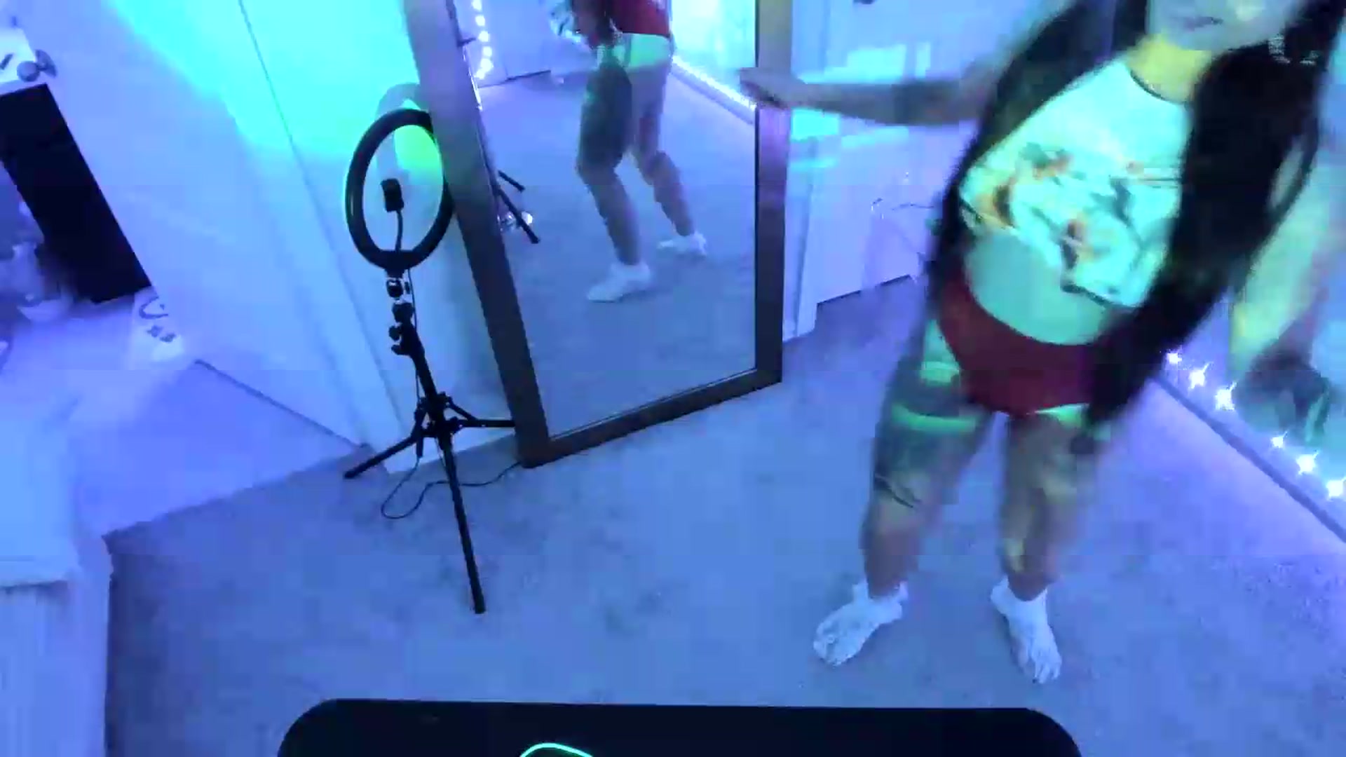 Gallery image thumbnail from dolllface's myfreecams stream on, 08/15/2026, 06:13 image 13 of 20