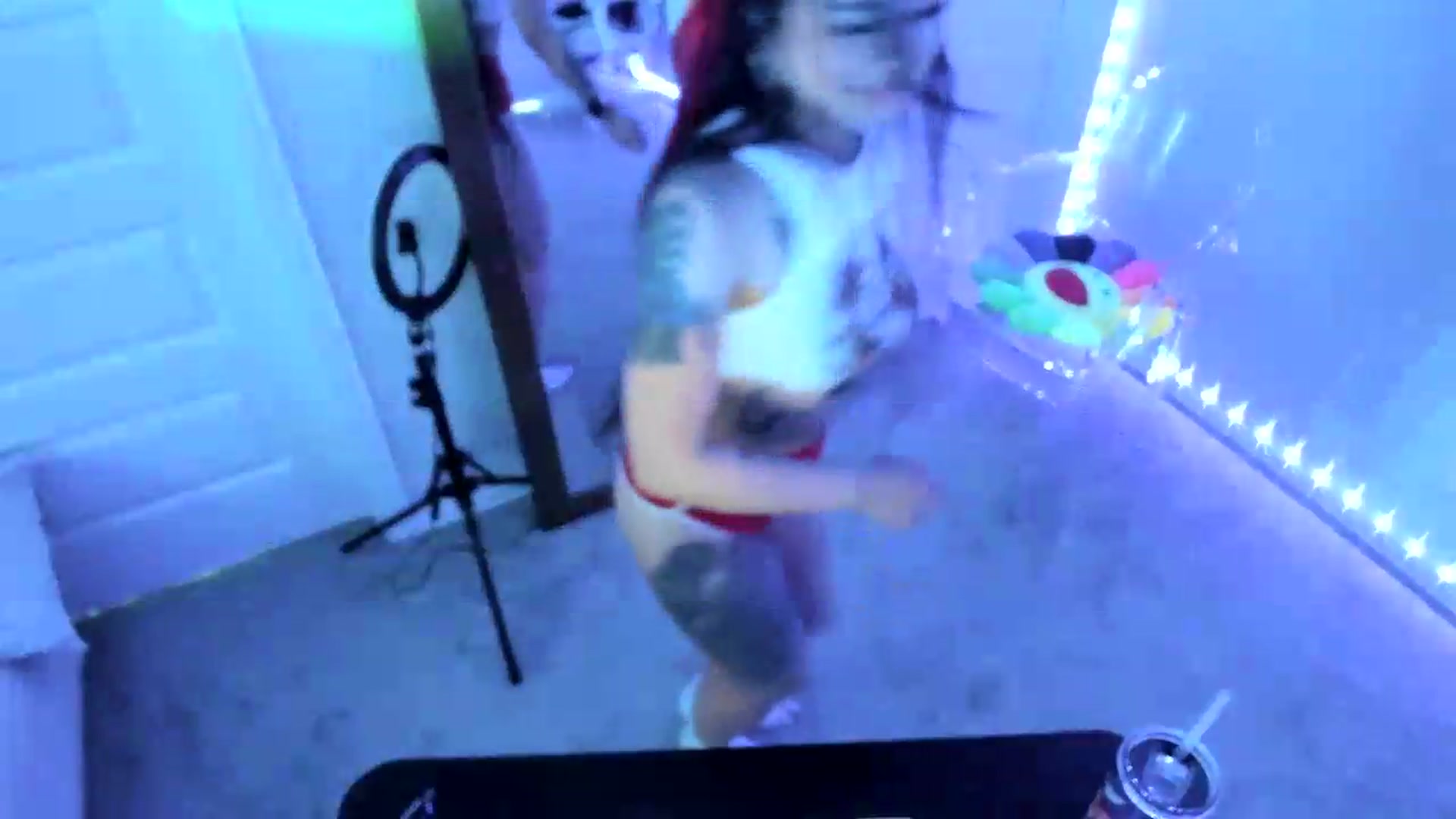 Gallery image thumbnail from dolllface's myfreecams stream on, 08/15/2026, 16:49 image 11 of 20