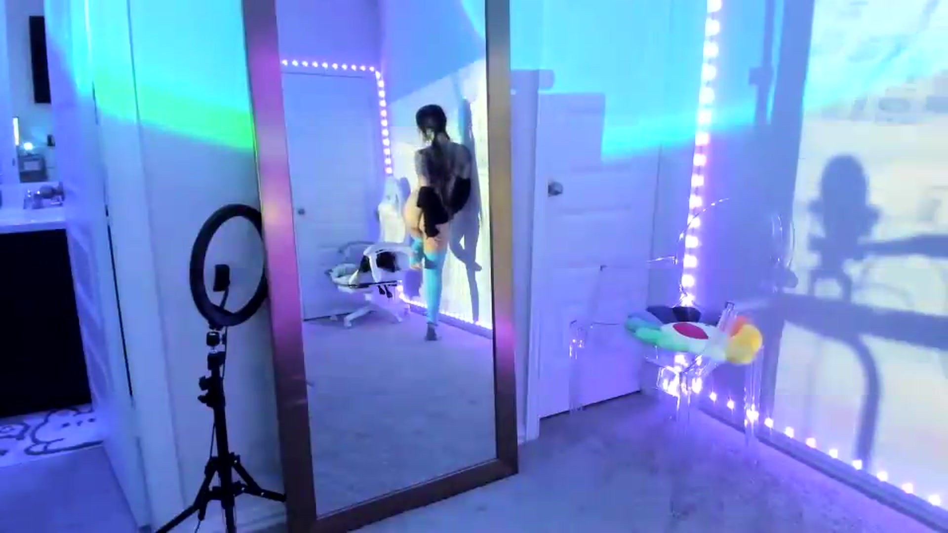 Gallery image thumbnail from dolllface's myfreecams stream on, 08/16/2026, 05:19 image 15 of 20