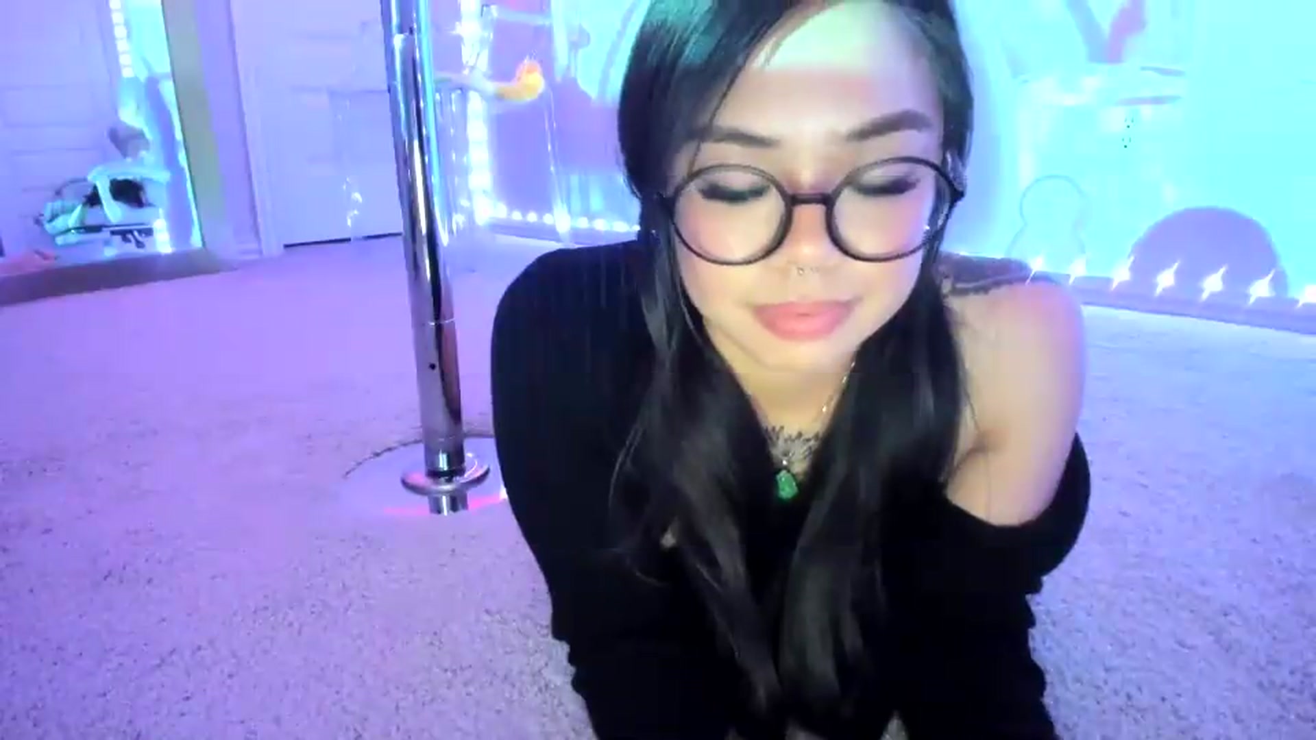 Gallery image thumbnail from dolllface's myfreecams stream on, 08/16/2026, 10:00 image 17 of 20